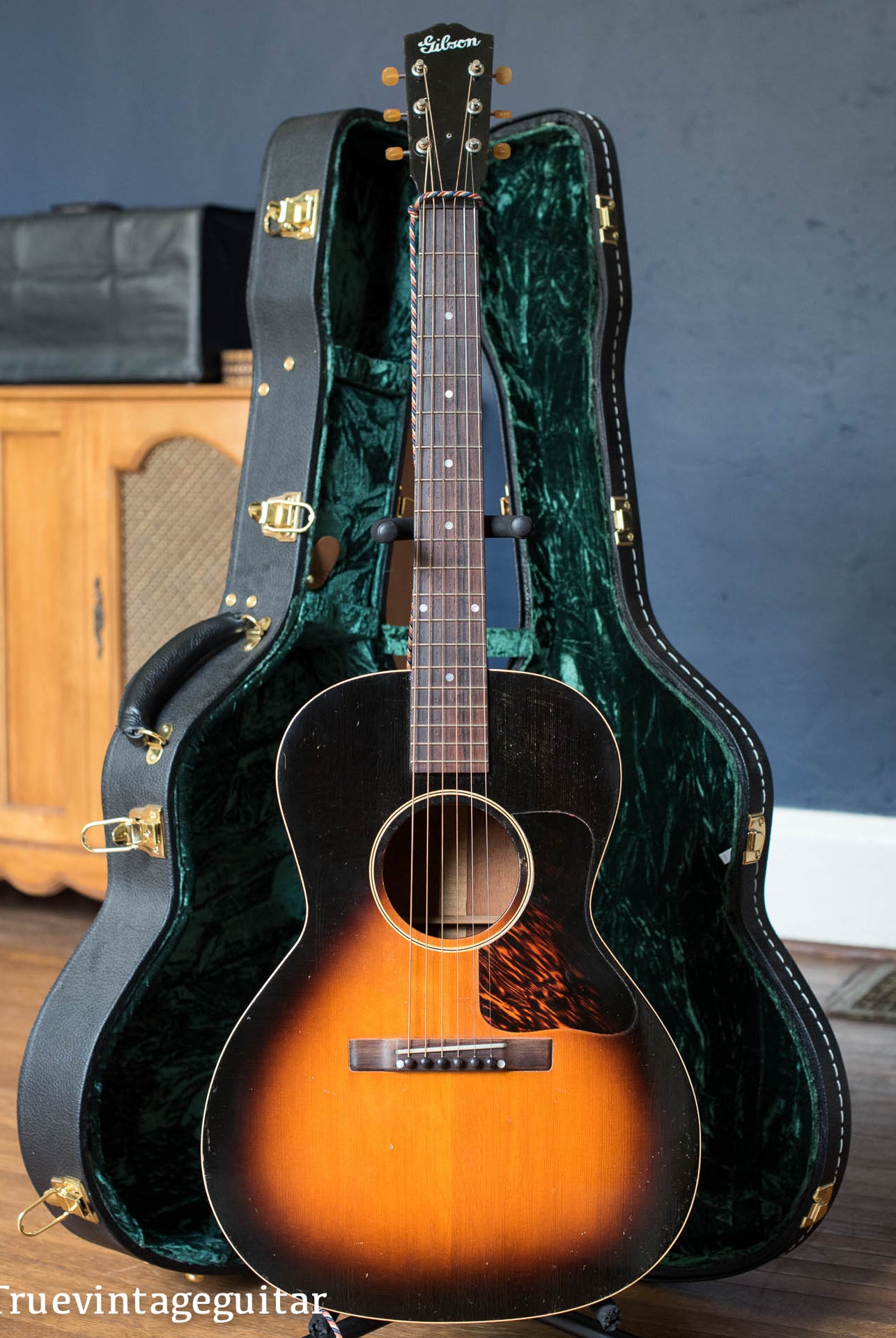 Vintage 1939 Gibson L-00 acoustic guitar