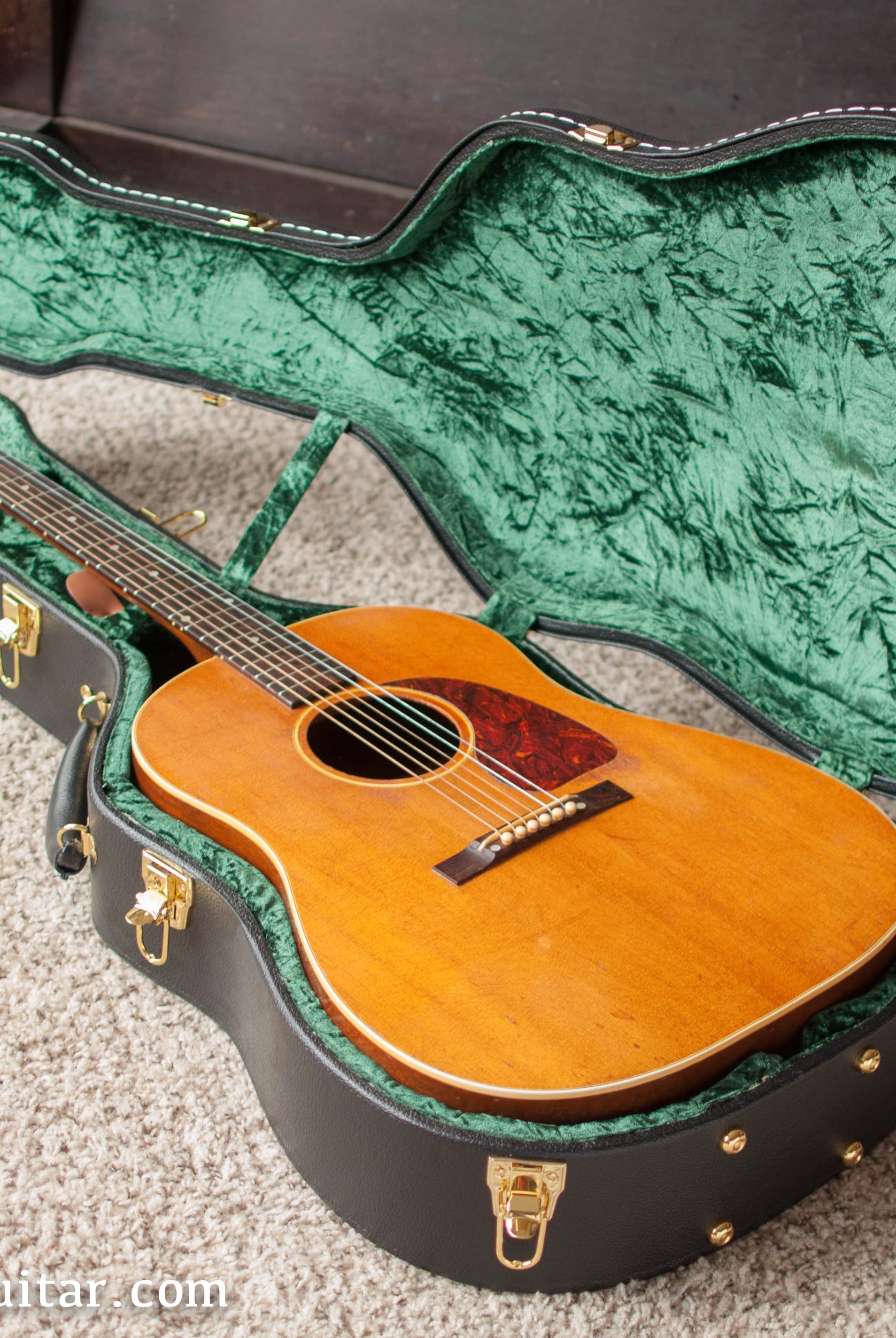 The BEST case for vintage Gibson J-45, Southern Jumbo, J-50, and other slope shoulder dreanoughts
