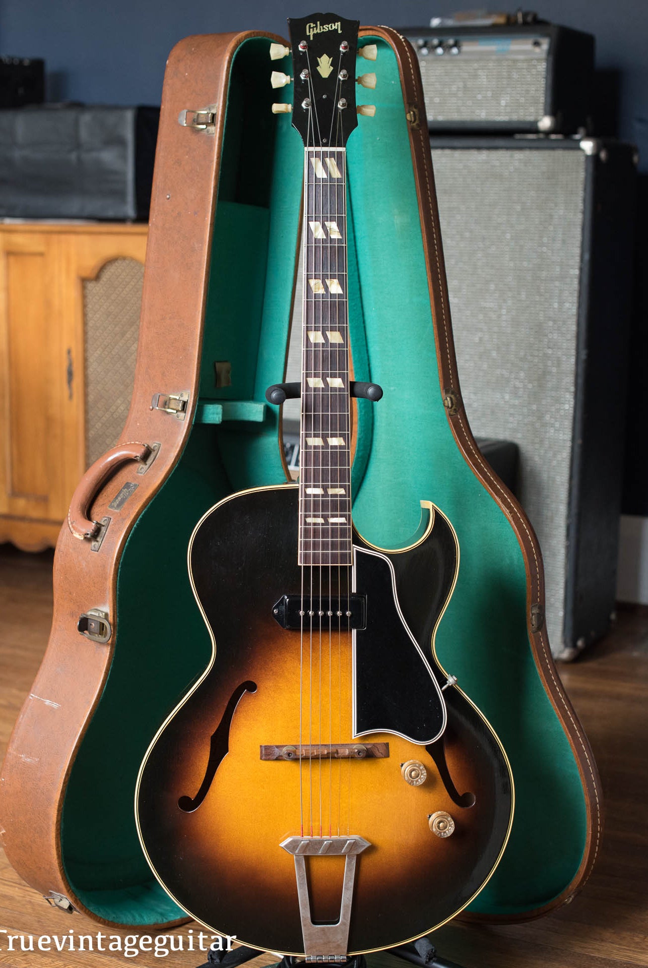 Vintage 1951 Gibson ES-175 archtop electric guitar