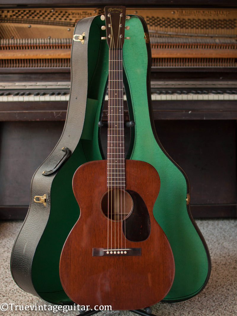 Vintage Martin acoustic guitar 00-17 1954