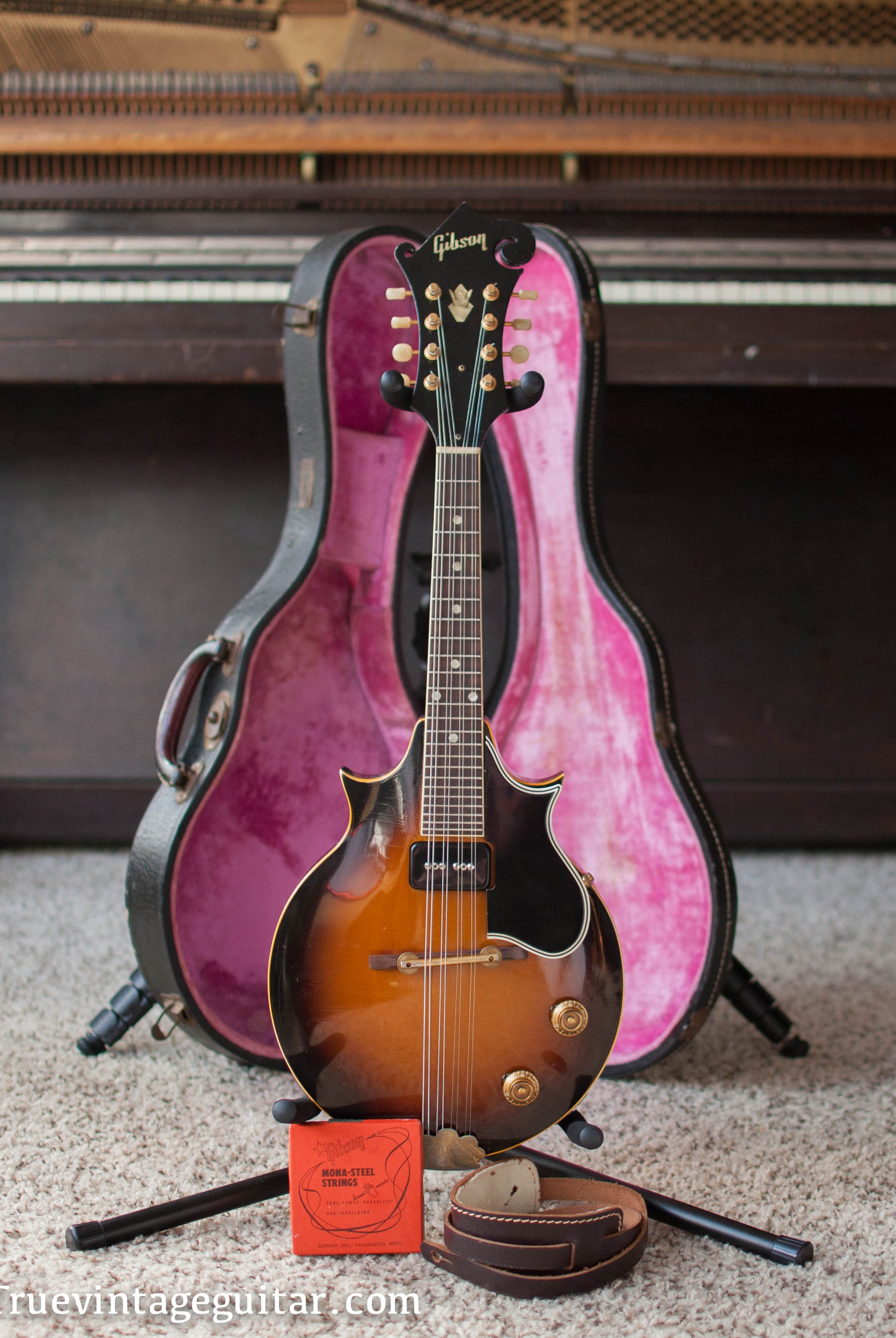 Vintage Gibson electric mandolin, EM-200, 1950s 1956