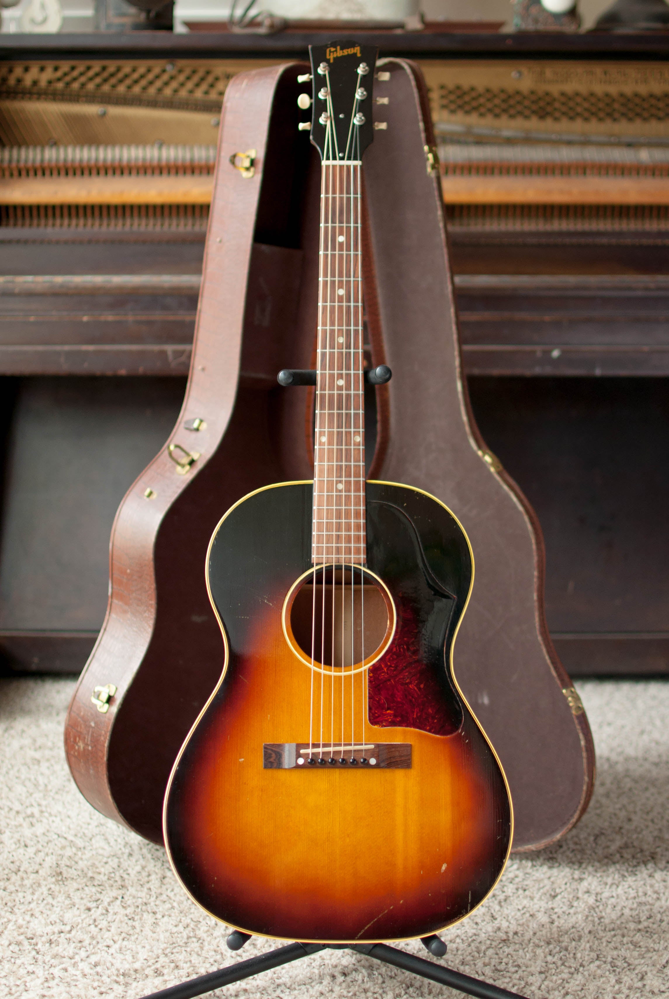 Vintage Gibson LG-2 1957 1950s acoustic guitar