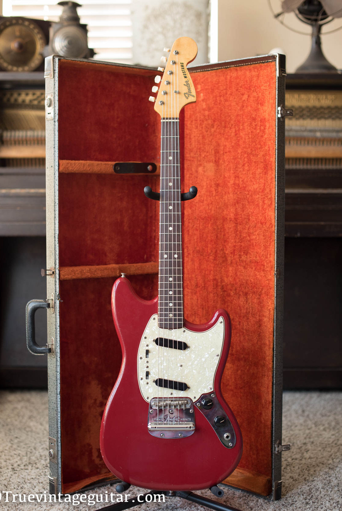 Fender Mustang Red guitar vintage 1966