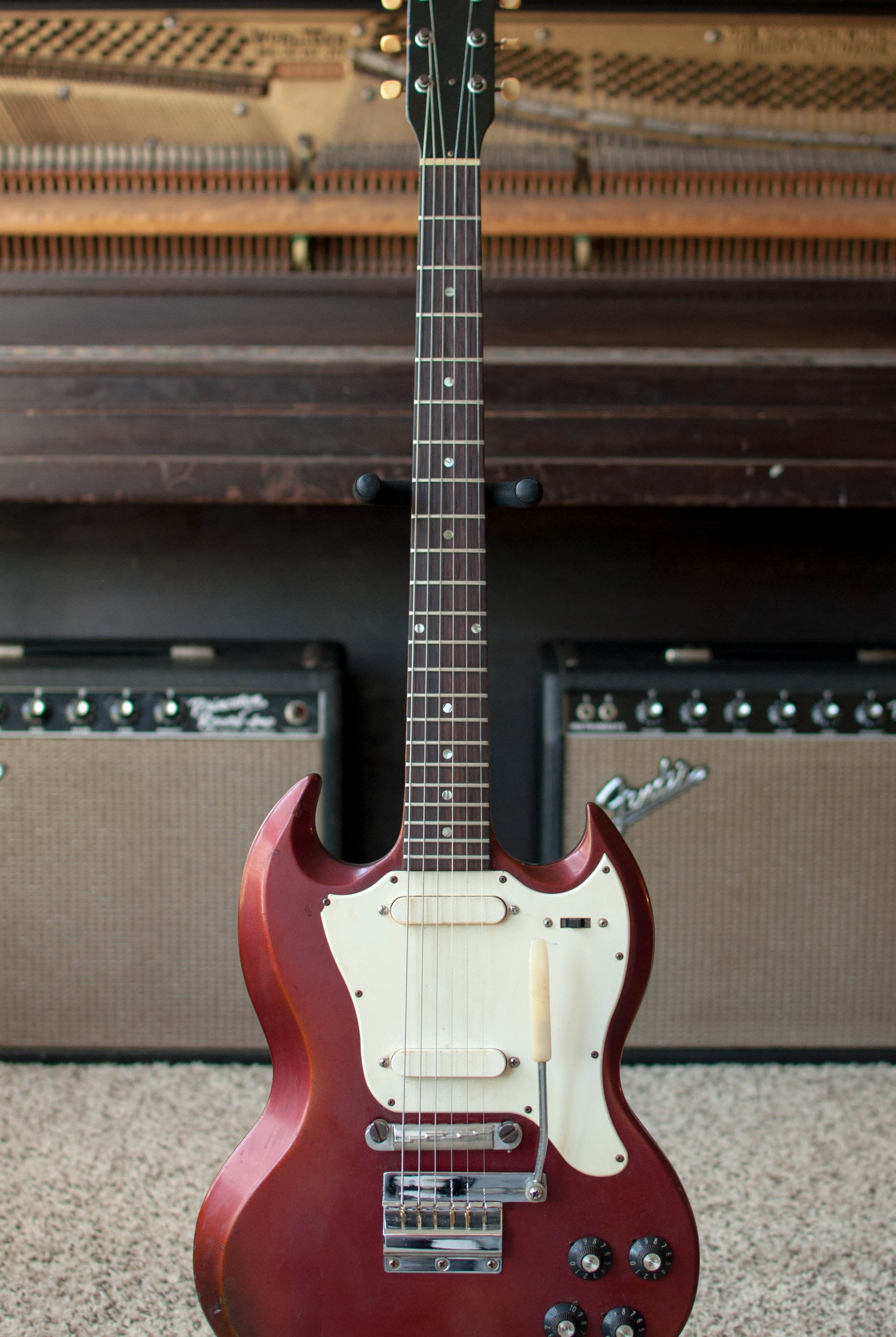 Vintage 1968 Gibson Melody Maker electric guitar