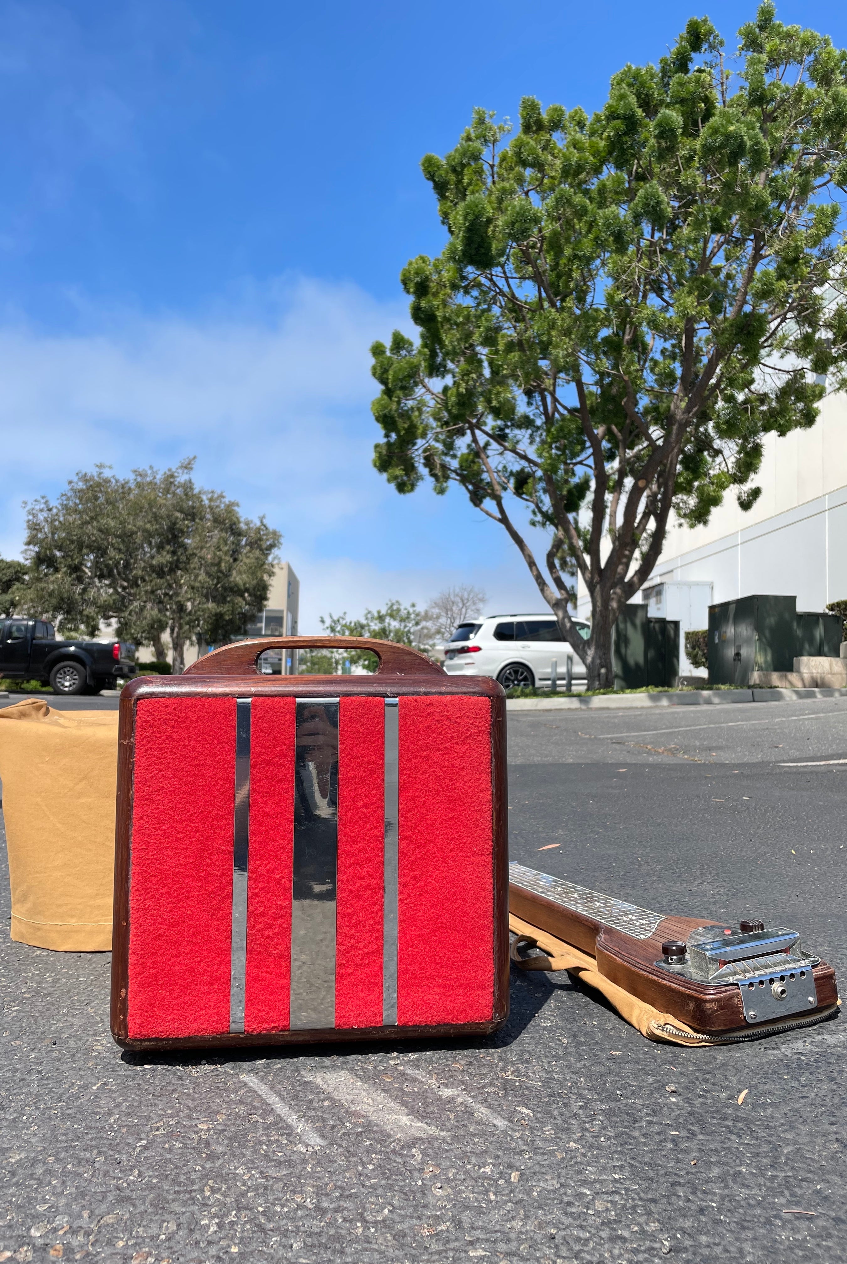 Fender Model 26 Deluxe woody amp and guitar, Fender amp buyer