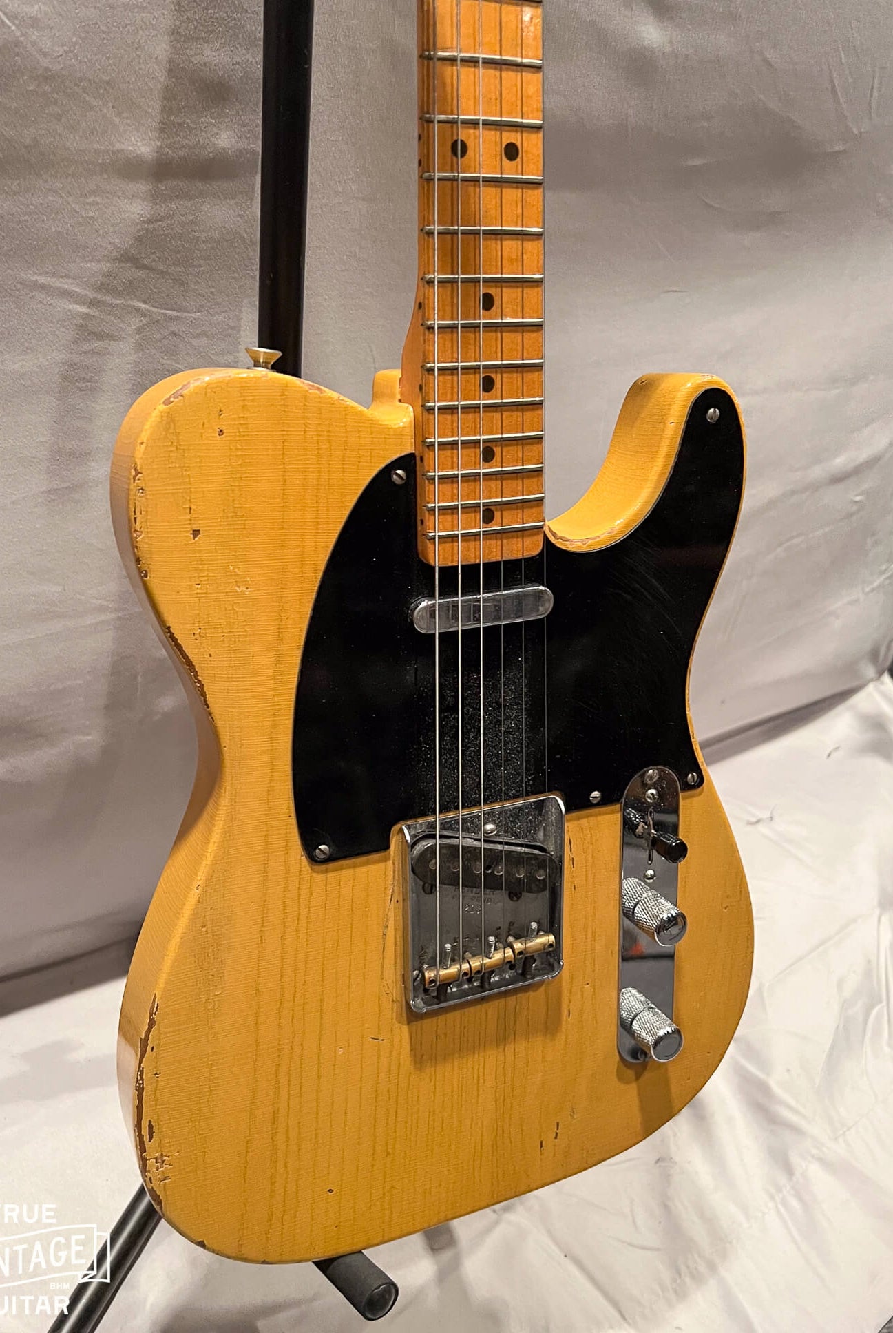 Fender Broadcaster guitar made in 1950, black pickguard, blond finish