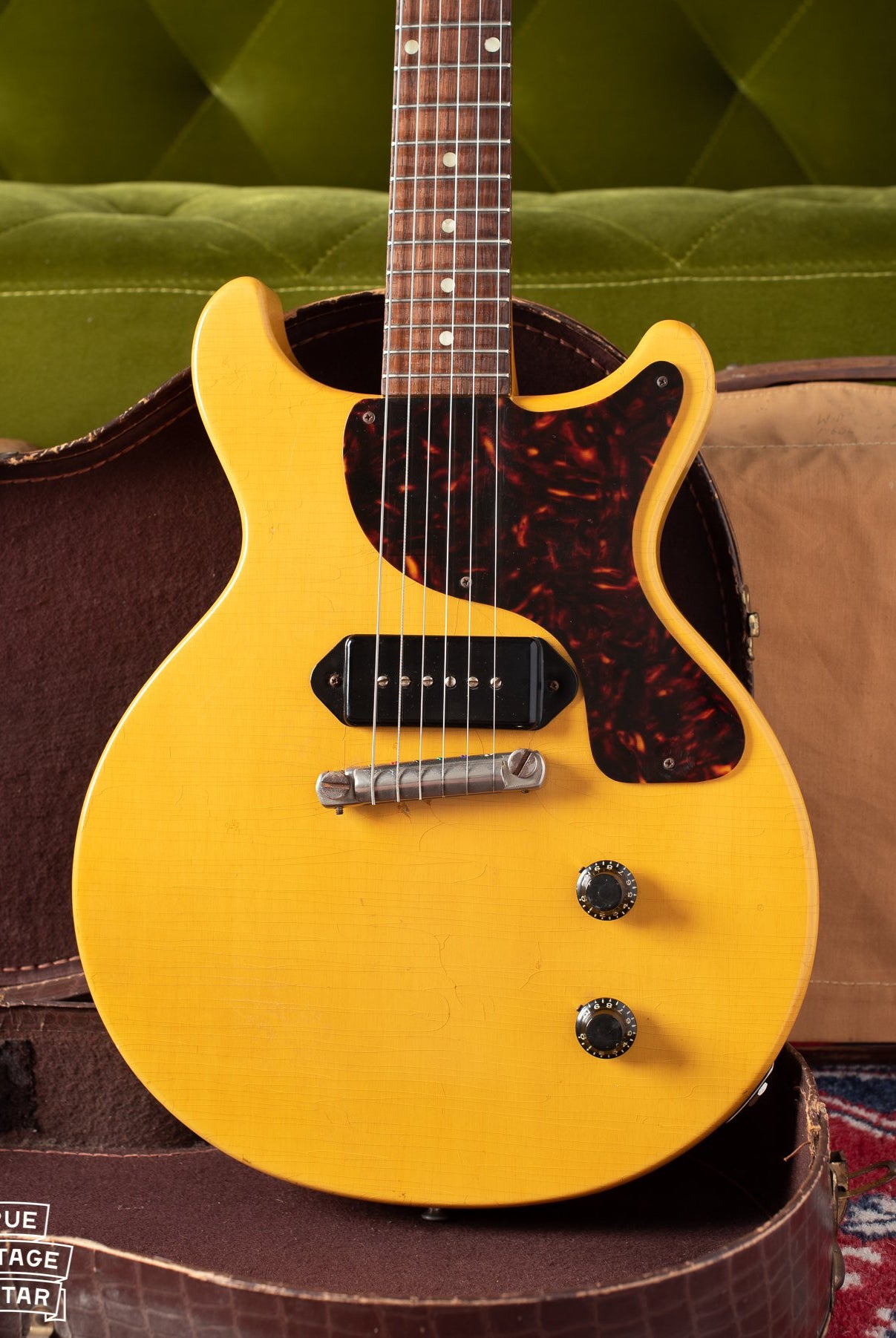 Gibson Les Paul TV Model 1958 electric guitar with tv yellow finish, tortoiseshell pickguard, one p-90 pickup like Les Paul Junior. Double cutaway body.