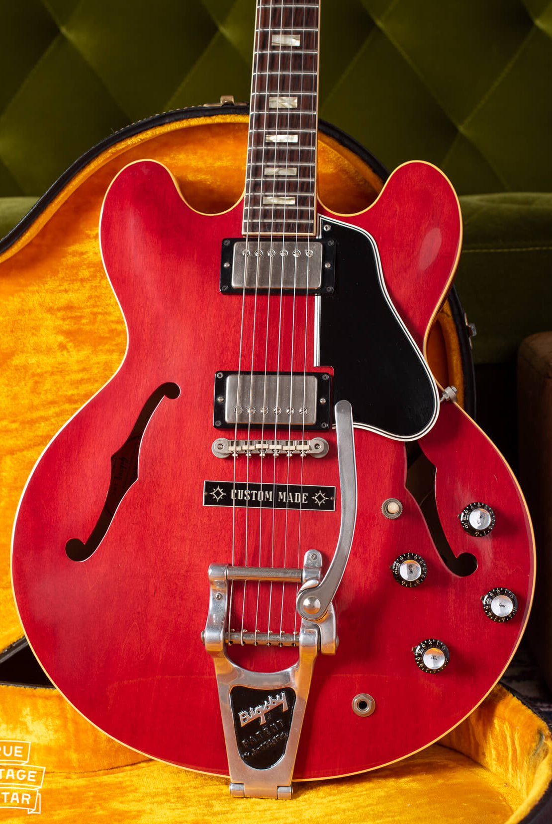 Gibson ES-335 1963 Cherry Red with Bigsby tailpiece and Custom Made plaque