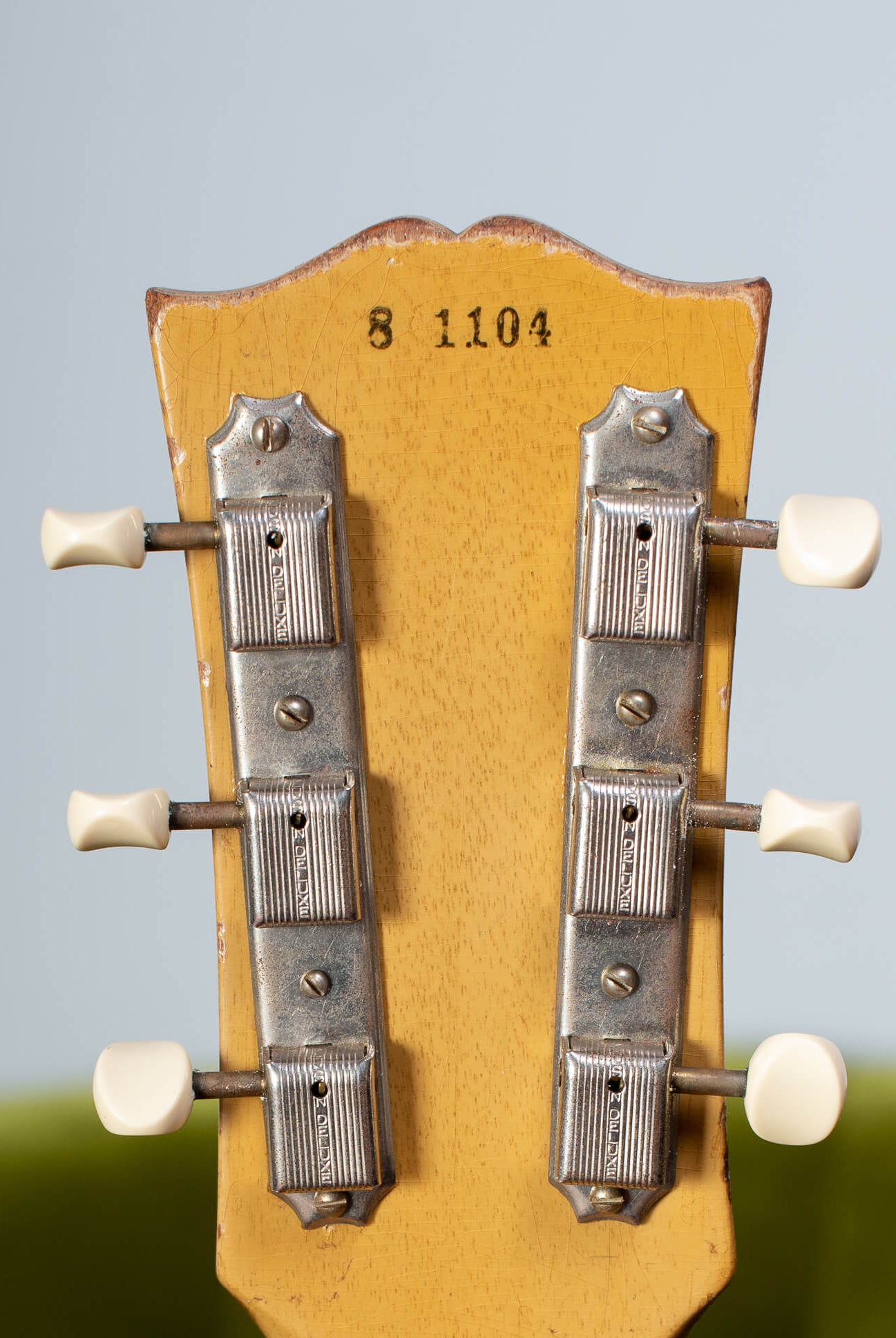 Gibson Les Paul serial number lookup