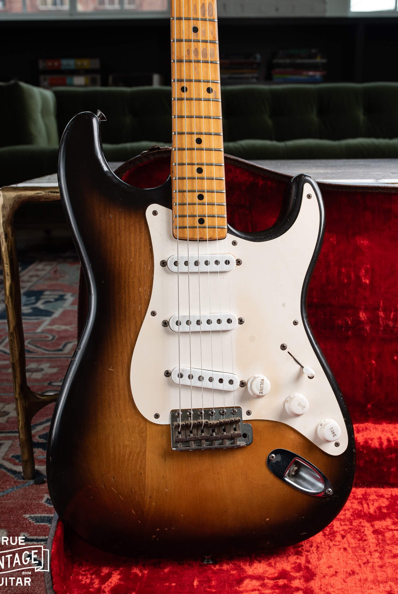 Image of a 1950s Fender Stratocaster. Use this guide to help you find the year that your Stratocaster was made.