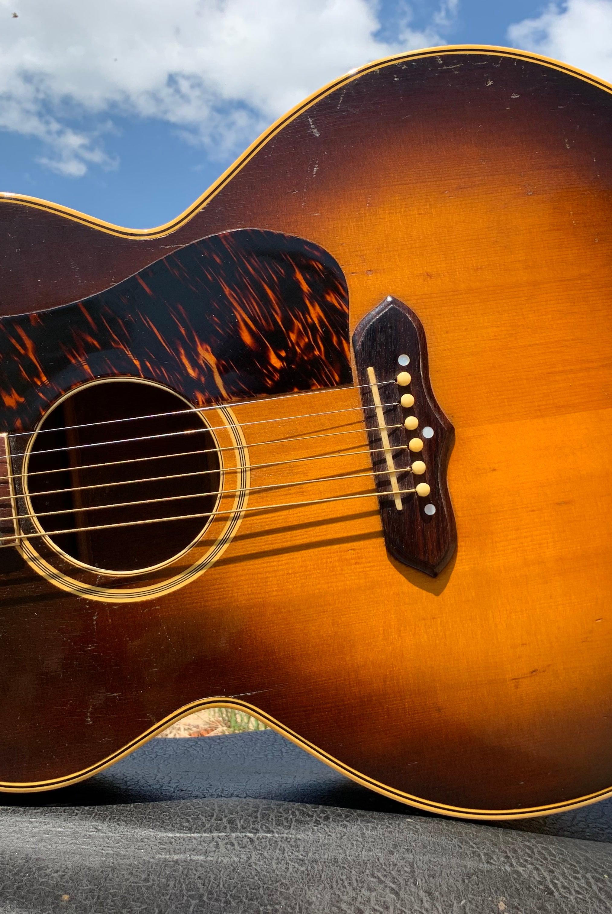 Vintage Guitar You've Never Played? 1941 Gibson SJ-100!