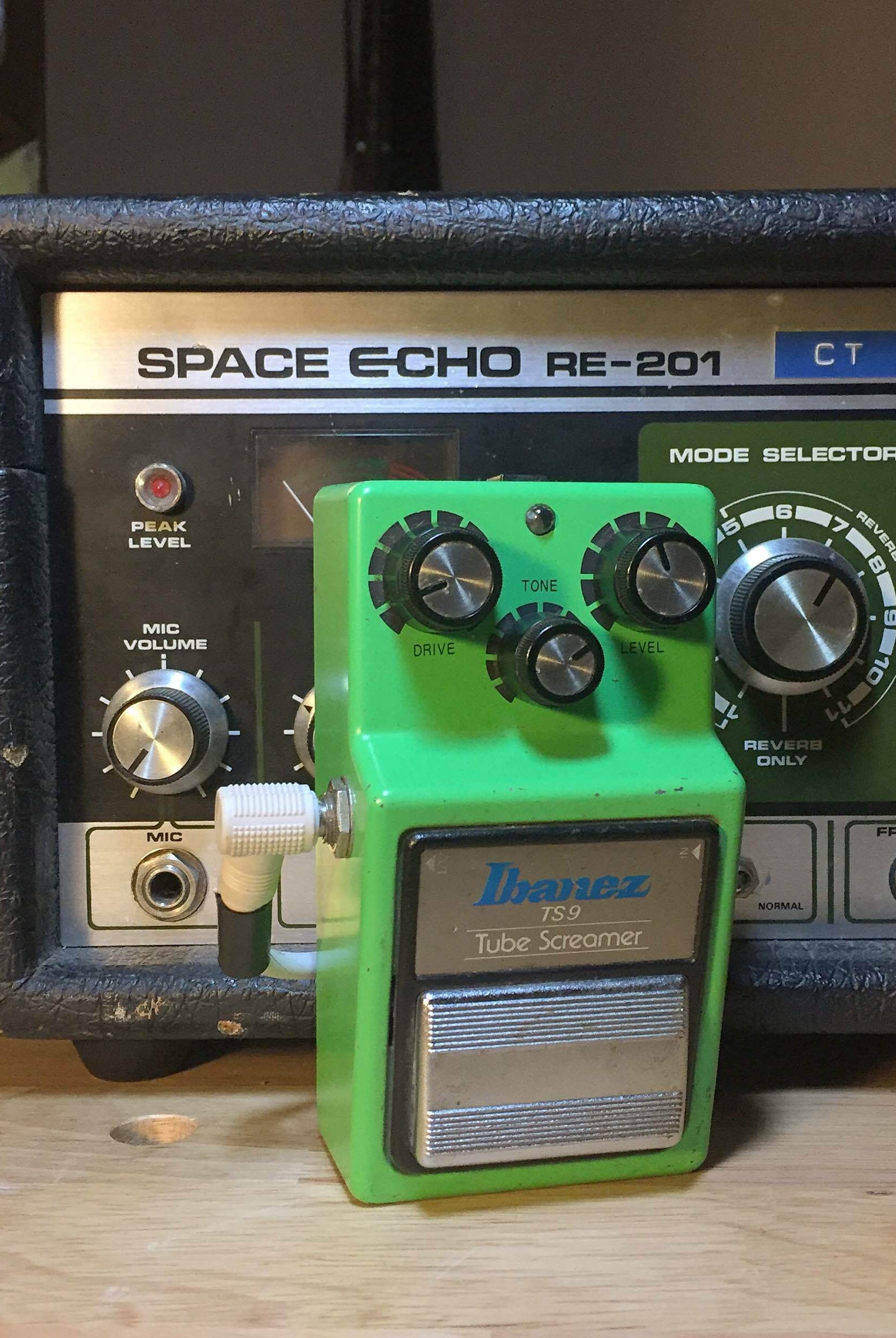 Vintage Guitar Effects Rig for today: Fender - Ibanez - Roland - Gibson