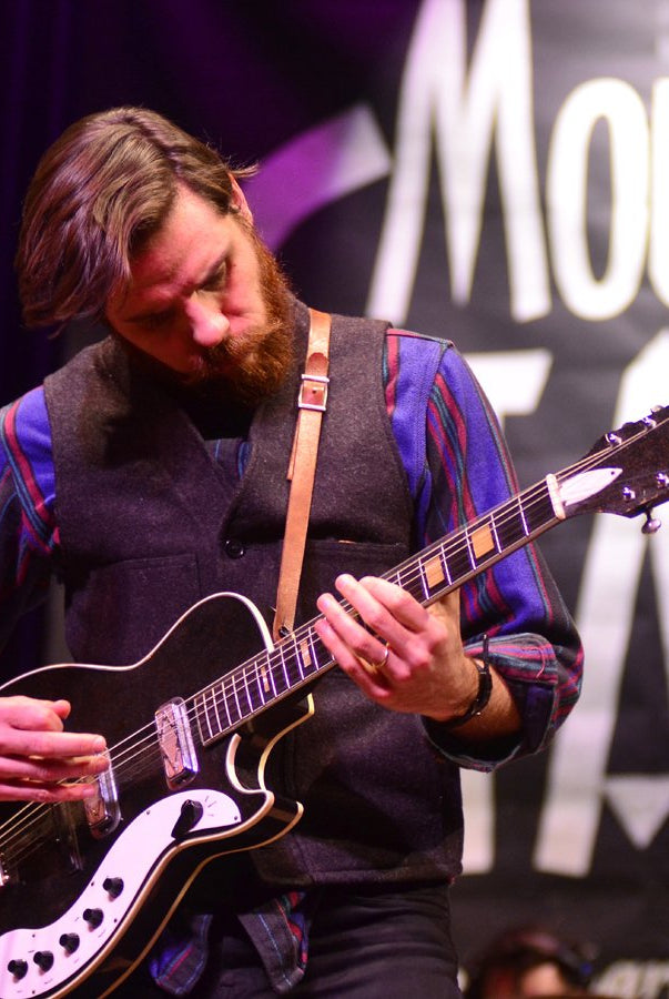 What vintage electric guitar does Afie Jurvanen of Bahamas play?