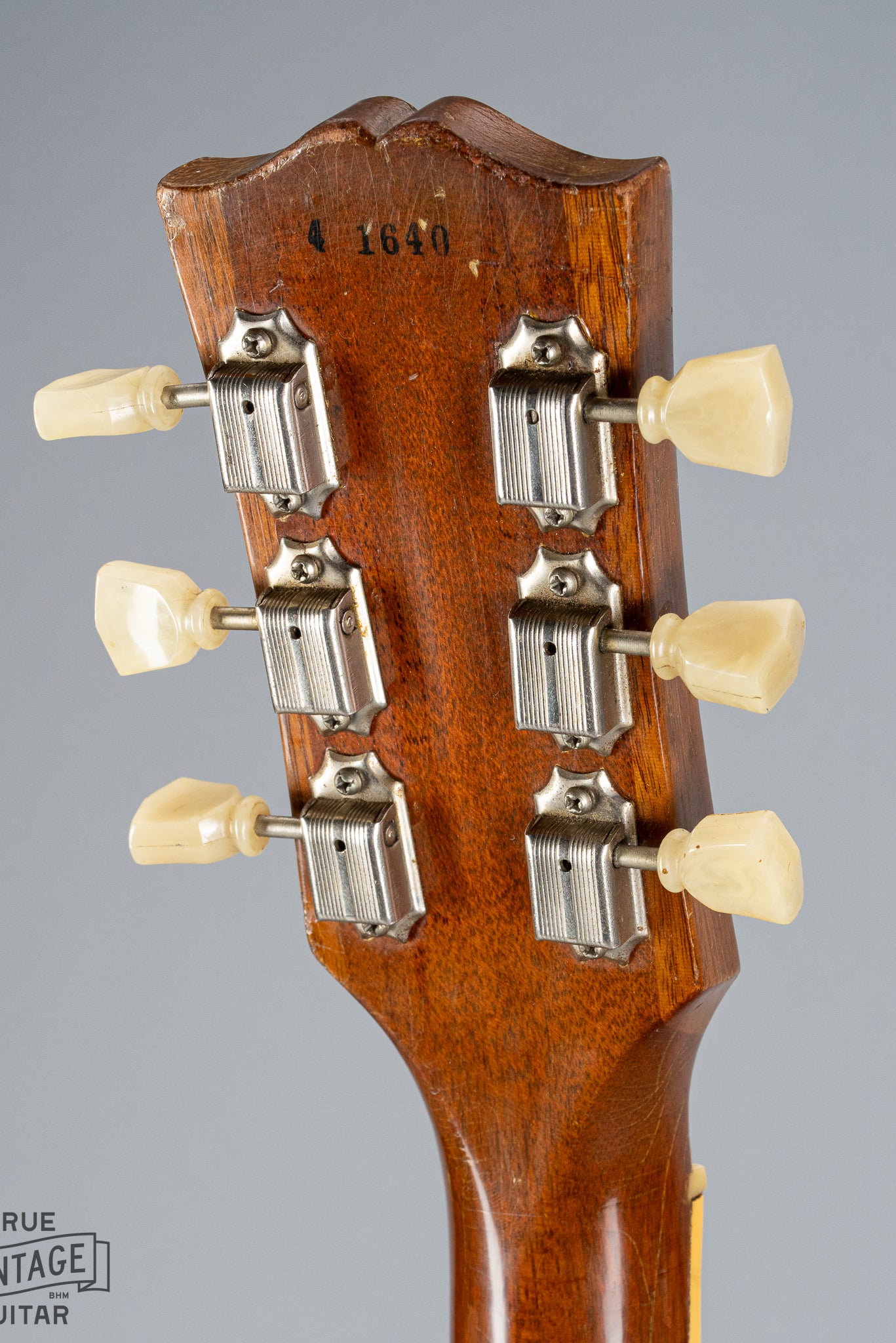 back of 1954 Gibson Les Paul Standard Goldtop guitar neck headstock serial number tuners mahogany