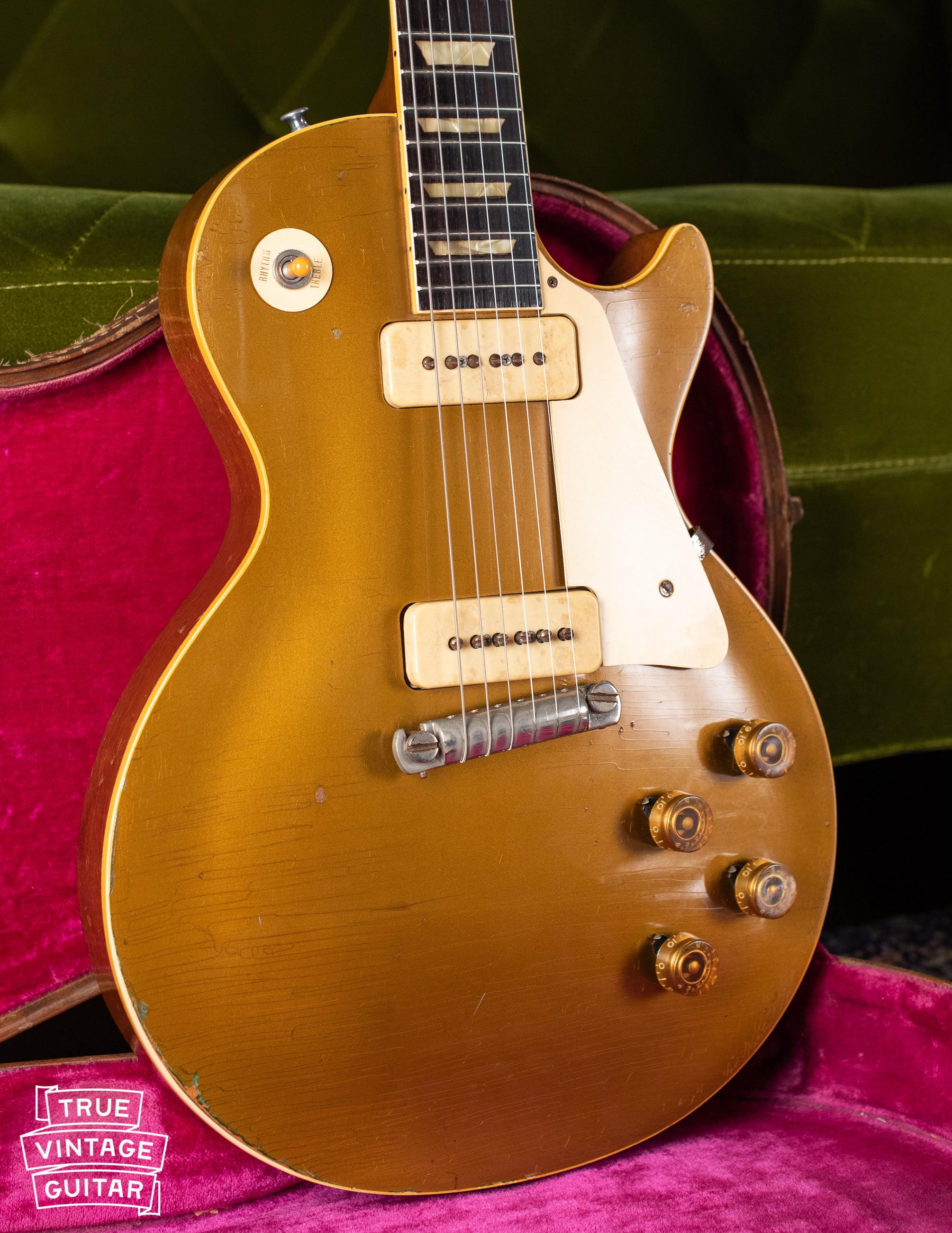 True Vintage Guitar is a shop where you can sell a 1950s Gibson Les Paul guitar to a guitar collector