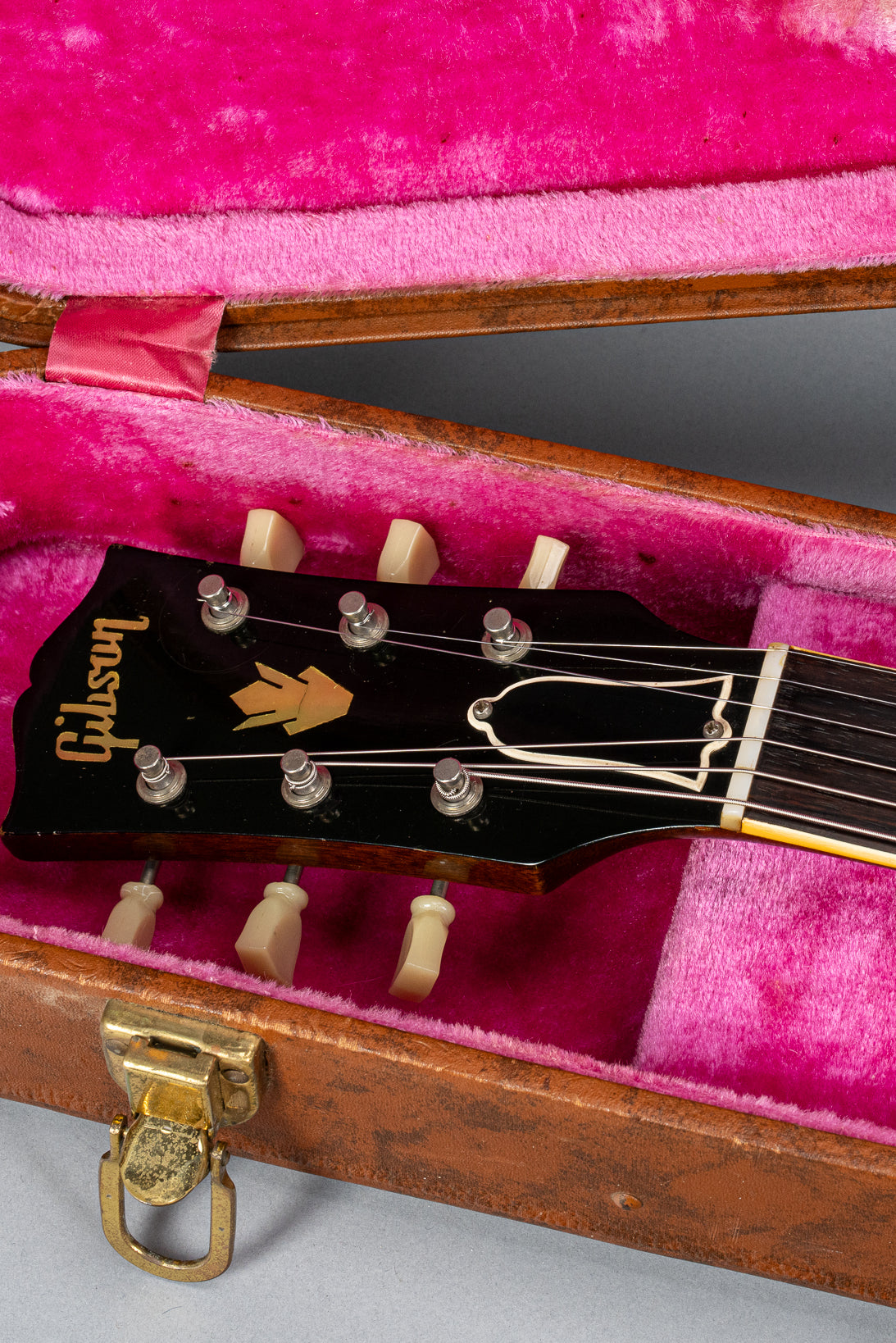 Headstock of 1959 Gibson ES-335 in original case