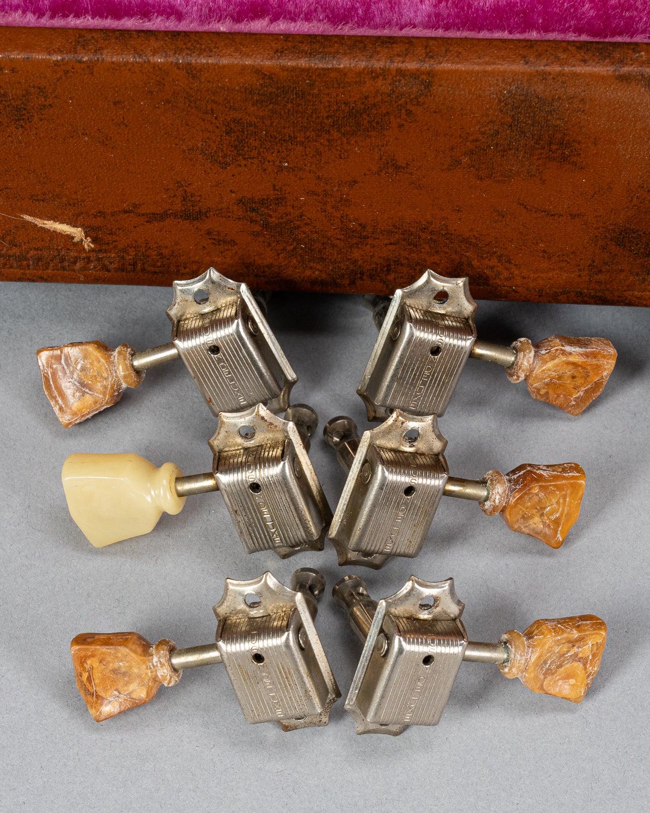 Original single line single ring Kluson tuners with crumbled buttons mummy fingers