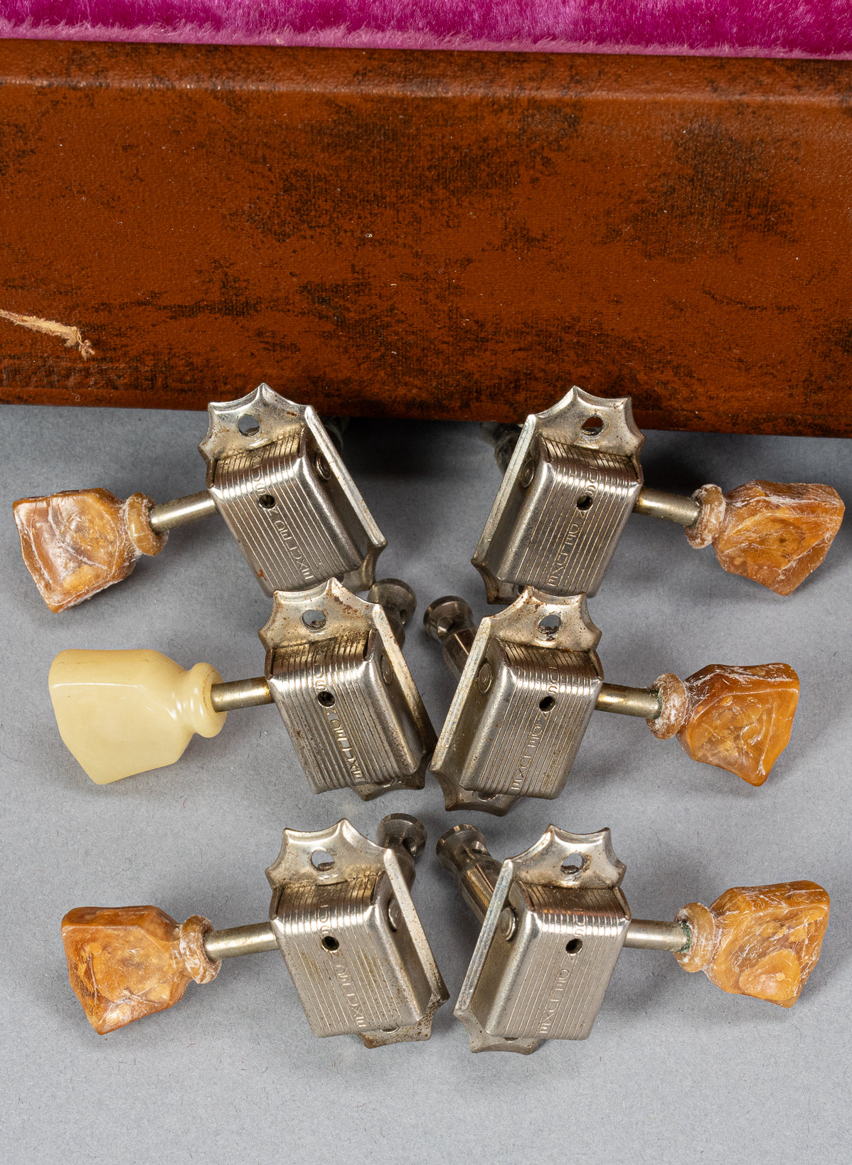 Original single line single ring Kluson tuners with crumbled buttons mummy fingers