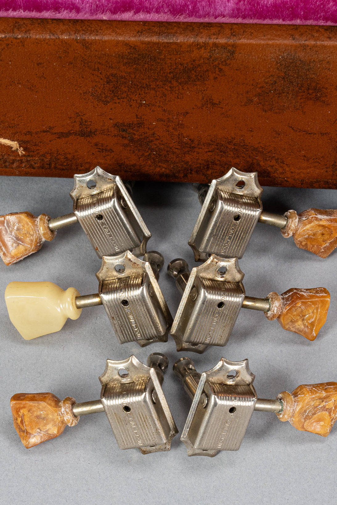 Original single line single ring Kluson tuners with crumbled buttons mummy fingers