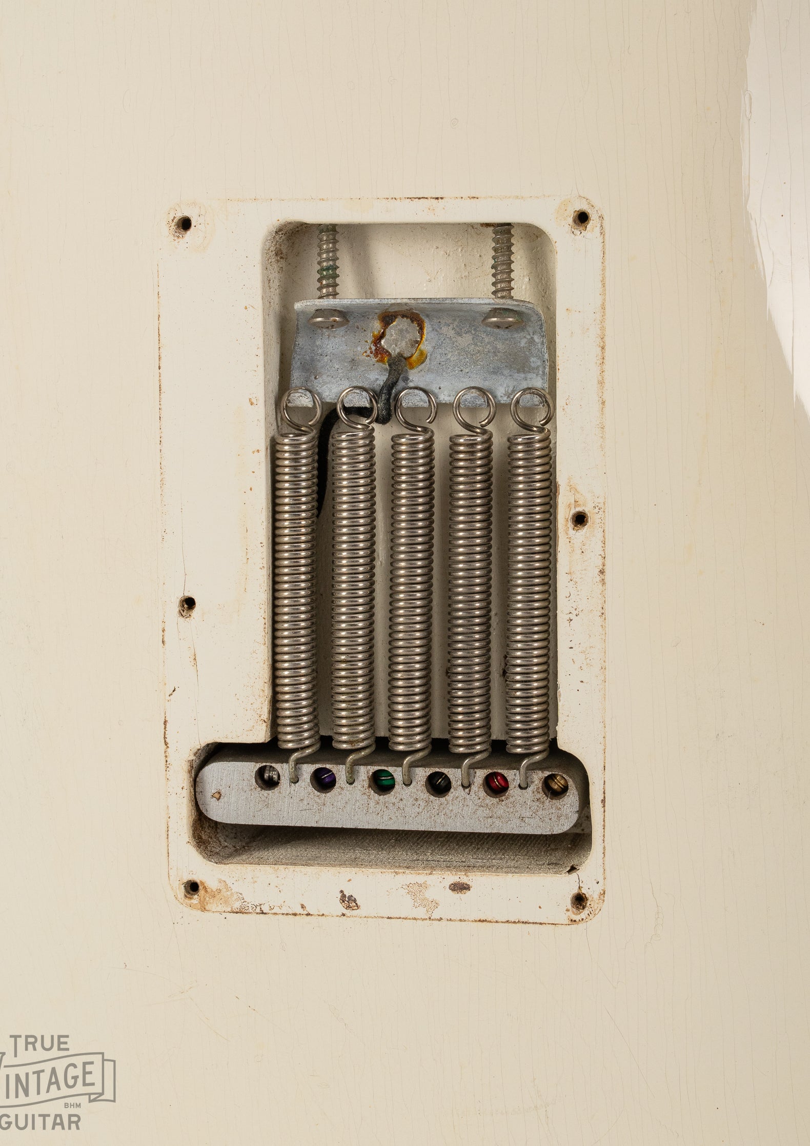 Stratocaster tremolo cavity with 5 springs