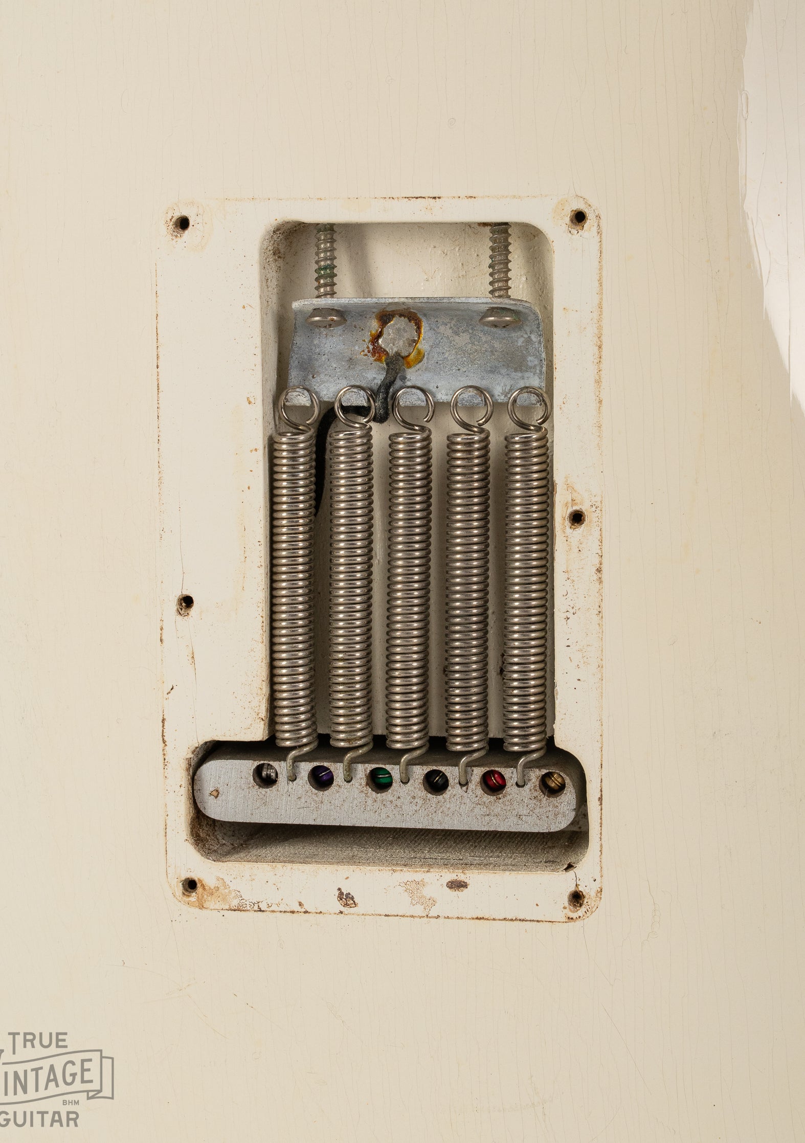 Stratocaster tremolo cavity with 5 springs