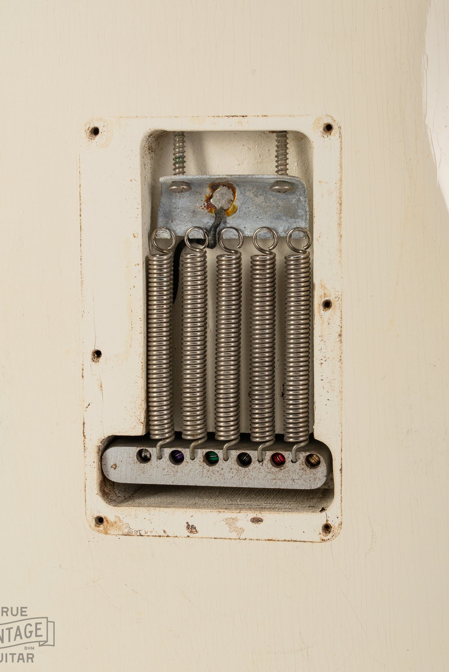 Stratocaster tremolo cavity with 5 springs
