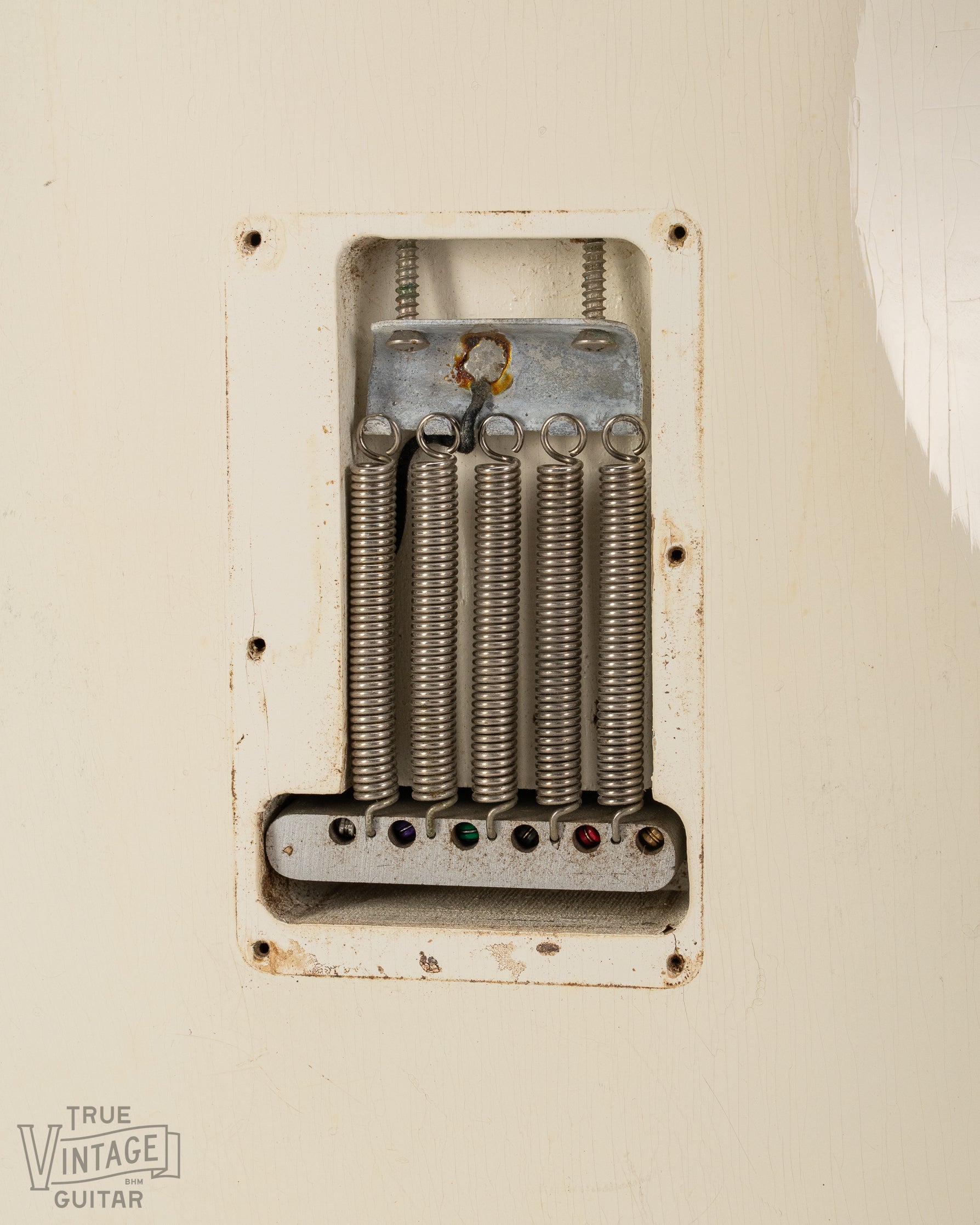 Stratocaster tremolo cavity with 5 springs