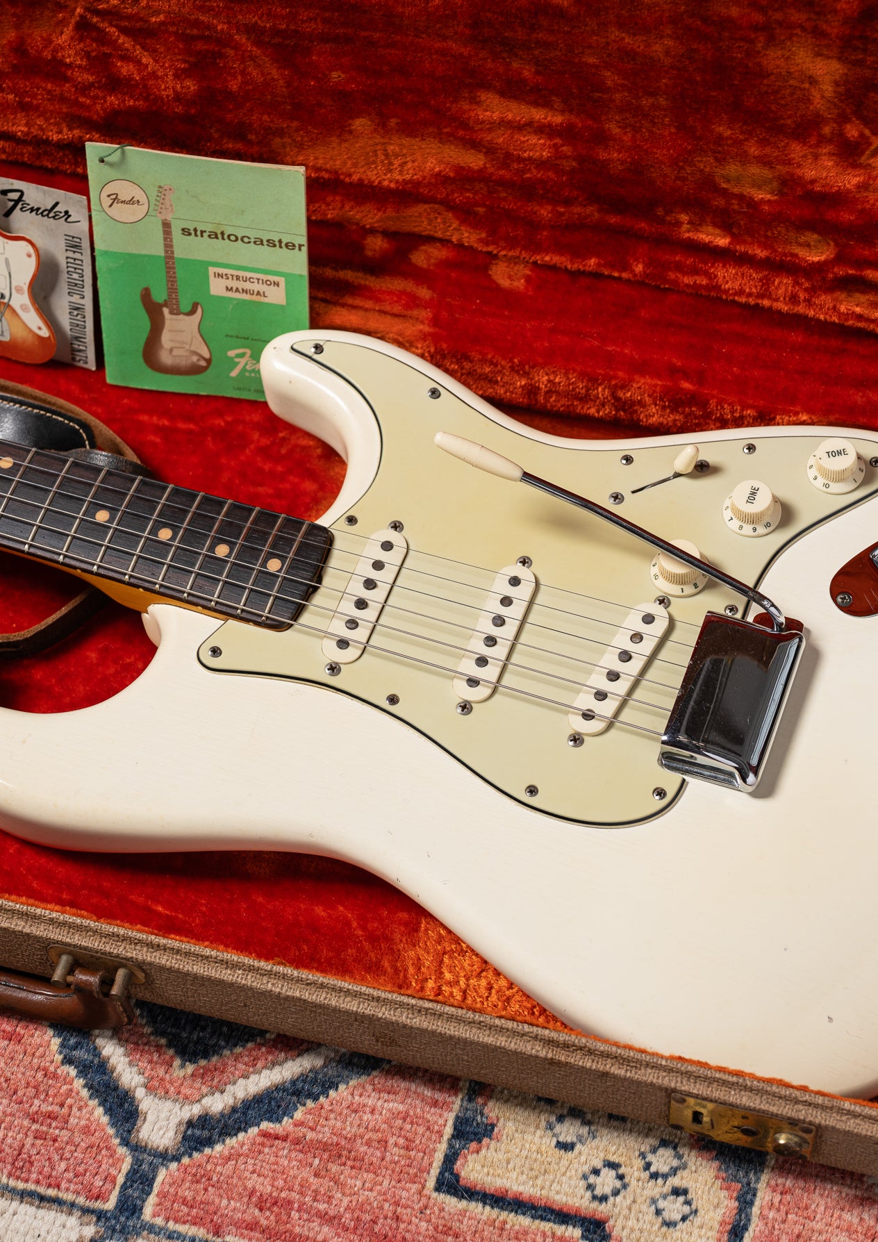 1962 Stratocaster guitar white in original case with hang tags