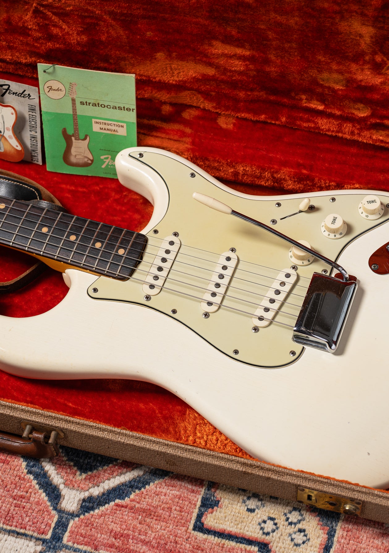1962 Stratocaster guitar white in original case with hang tags