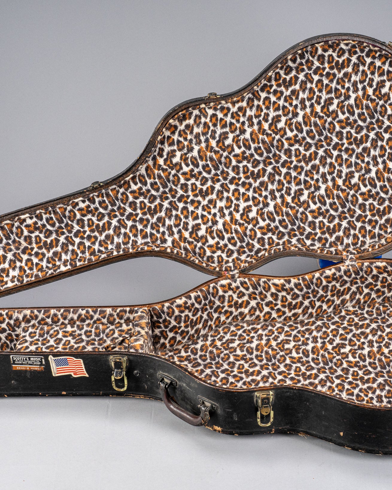 Gibson 1963 ES-335 Cherry red guitar cheetah print hardshell case