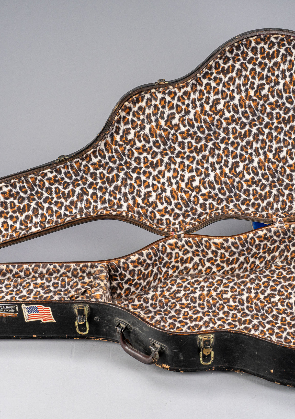 Gibson 1963 ES-335 Cherry red guitar cheetah print hardshell case