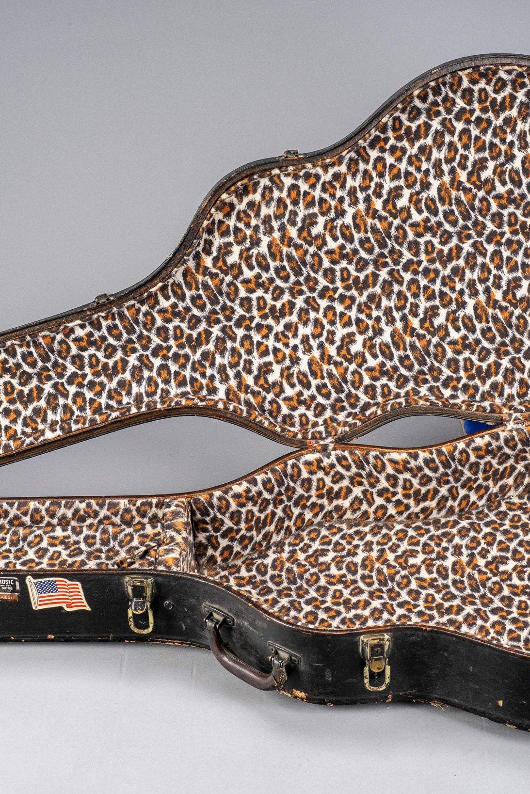 Gibson 1963 ES-335 Cherry red guitar cheetah print hardshell case