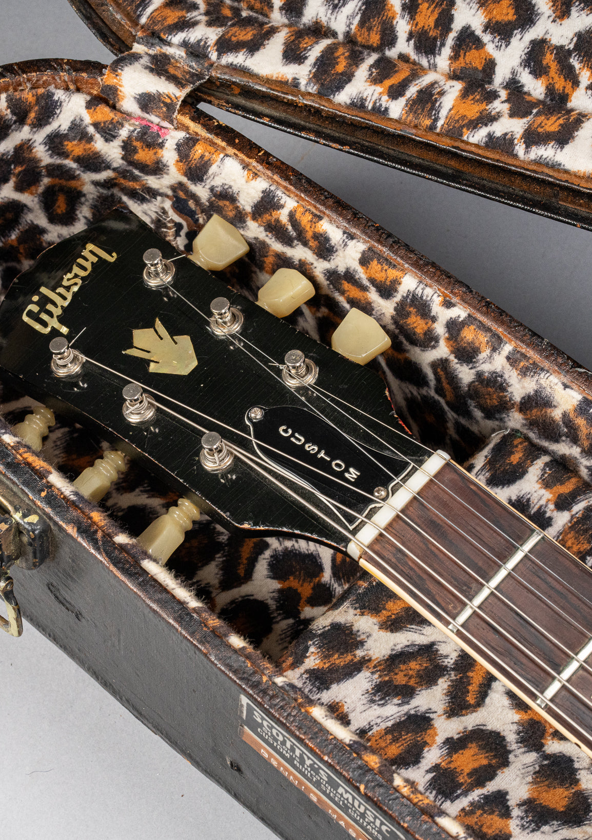 Gibson 1963 ES-335 Cherry red guitar headstock in hardshell case