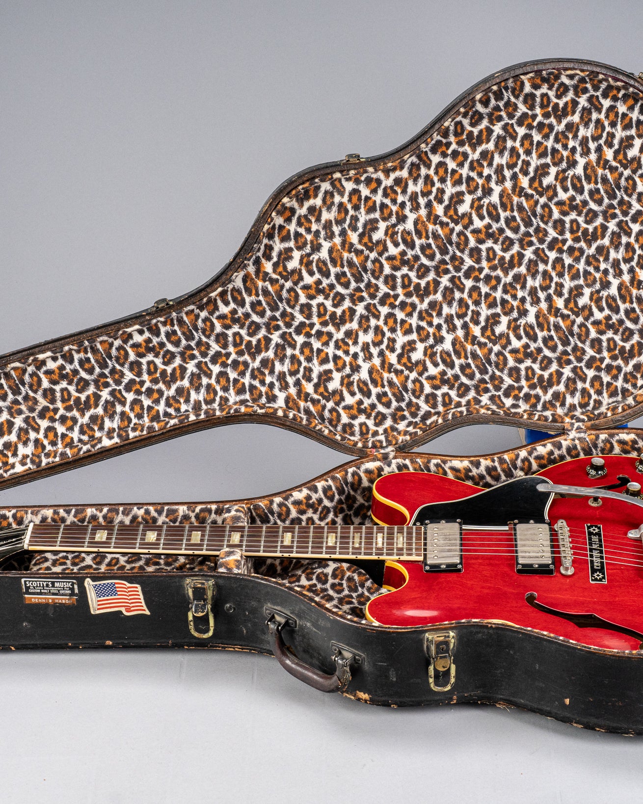 Gibson 1963 ES-335 Cherry red guitar Bigsby in cheetah print case