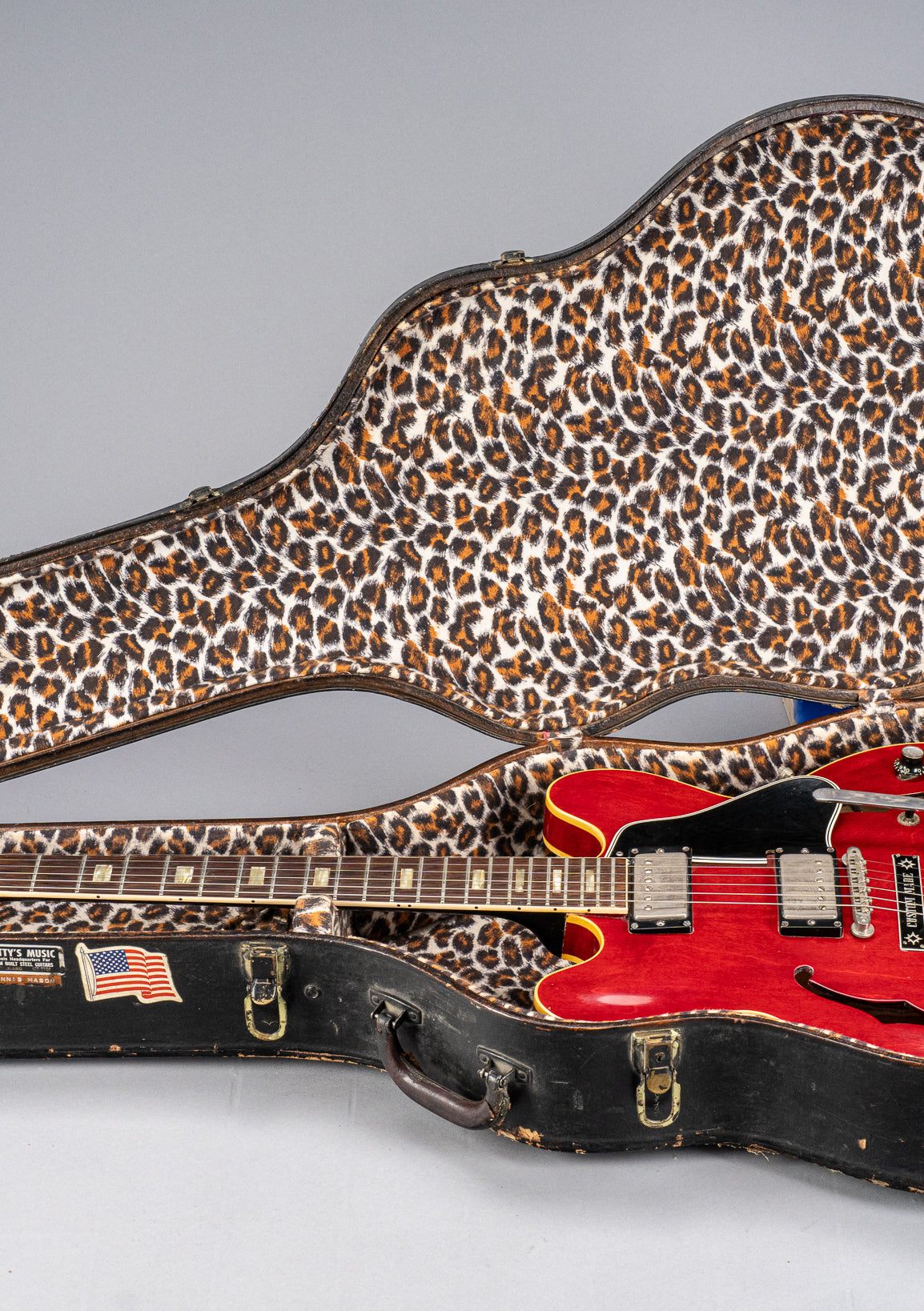Gibson 1963 ES-335 Cherry red guitar Bigsby in cheetah print case