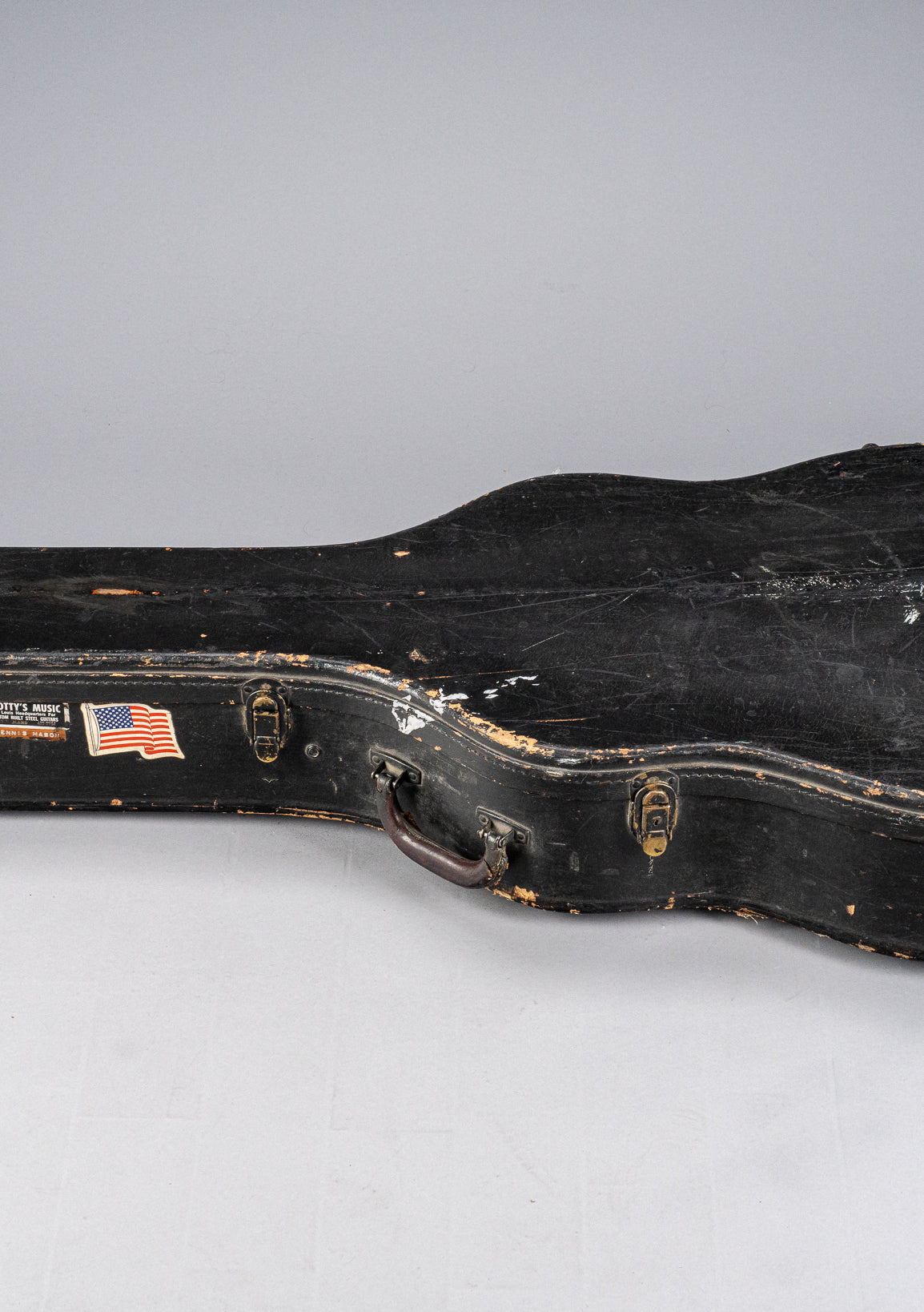 Gibson 1963 ES-335 Cherry red guitar hardshell case