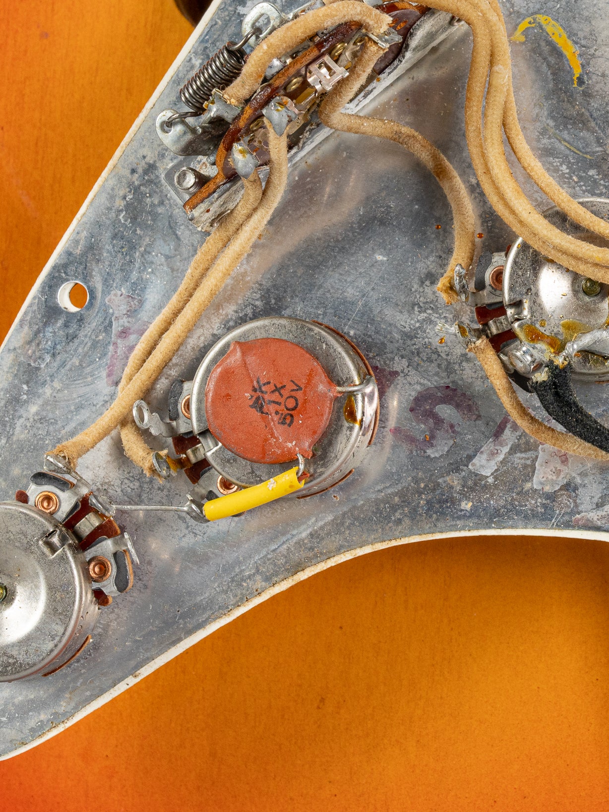 1965 Fender Stratocaster sunburst guitar pots and wiring
