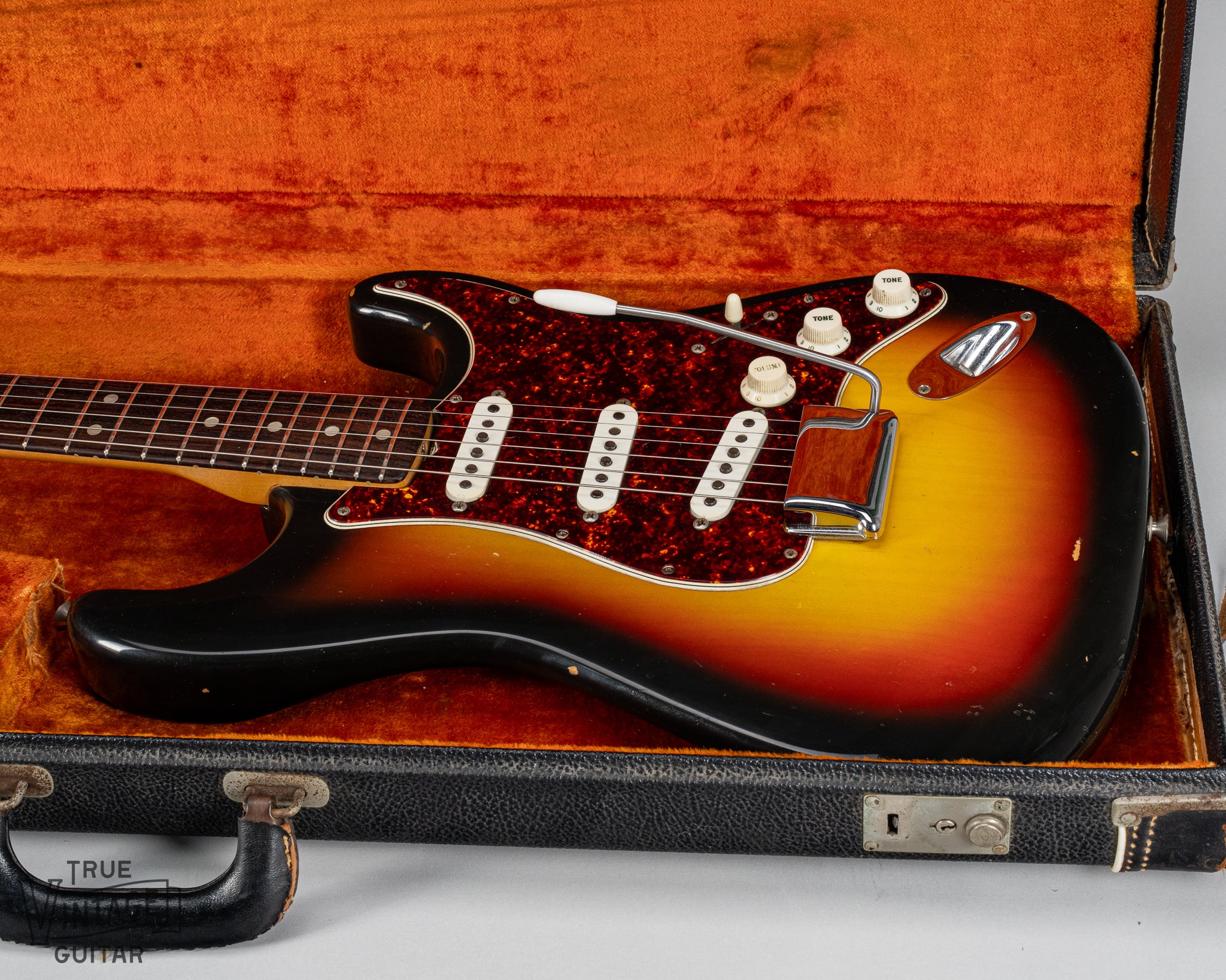 1967 fender Stratocaster Sunburst guitar body tortoise shell in original case