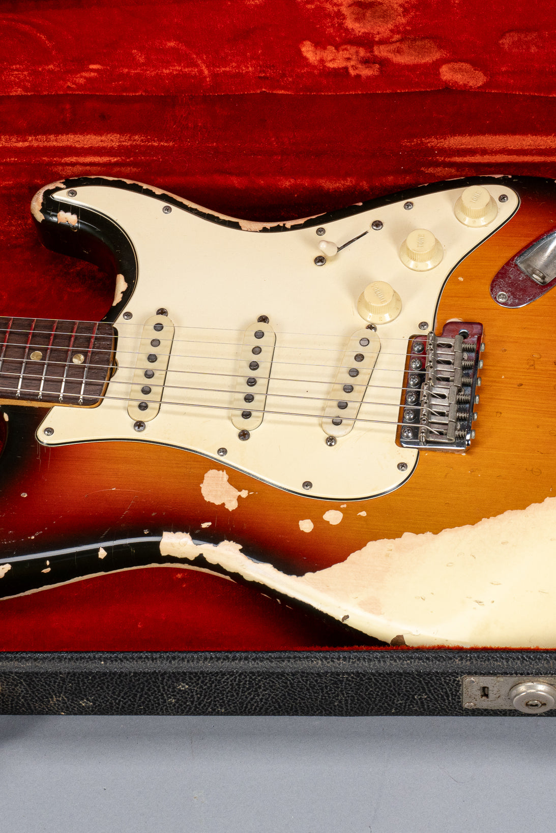 front of 1970 Fender Stratocaster sunburst   over white guitar body in original case