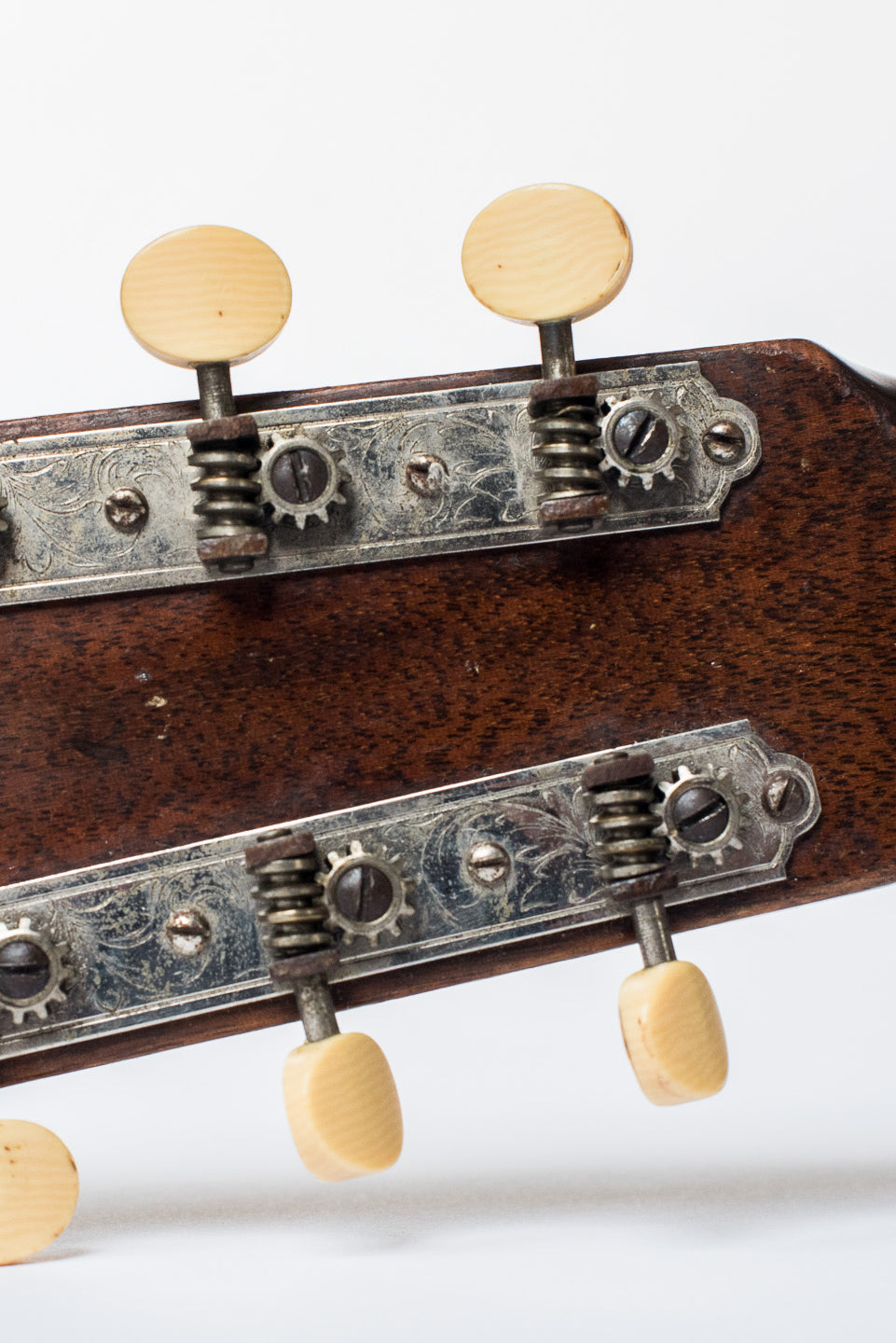 1928 Gibson Nick Lucas Special, original tuners, Oak leaf Waverly tuners