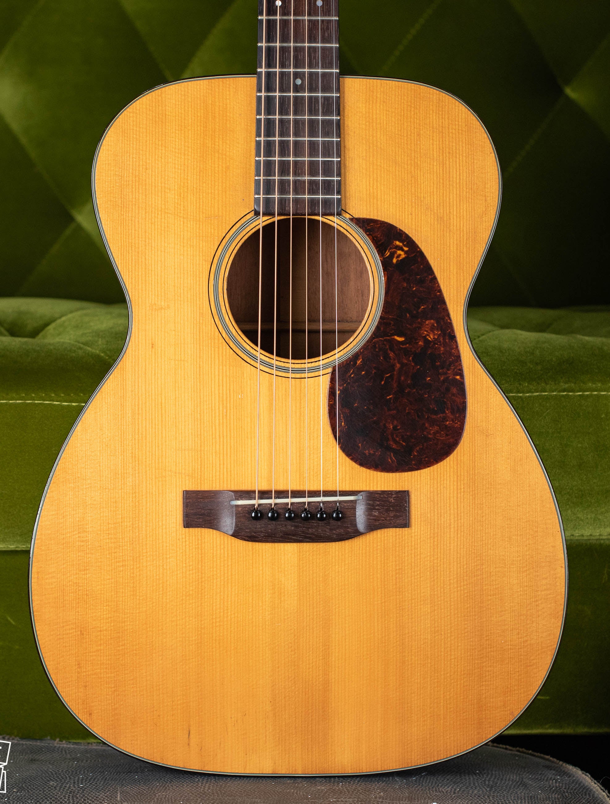 1943 Martin 00-18 vintage acoustic guitar