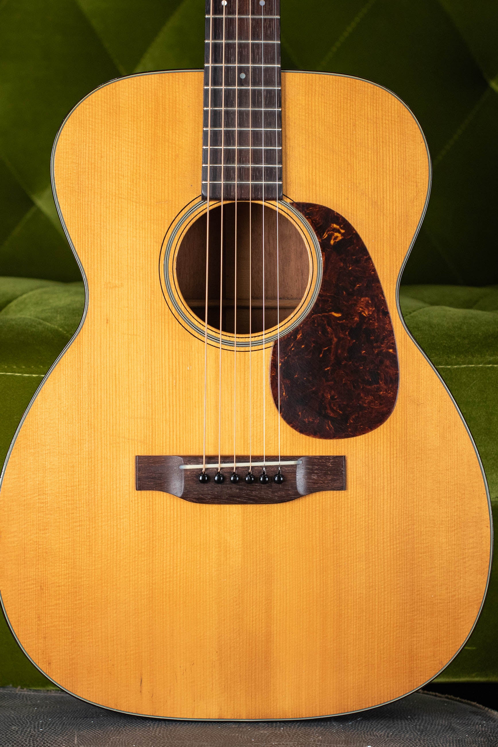 1943 Martin 00-18 vintage acoustic guitar