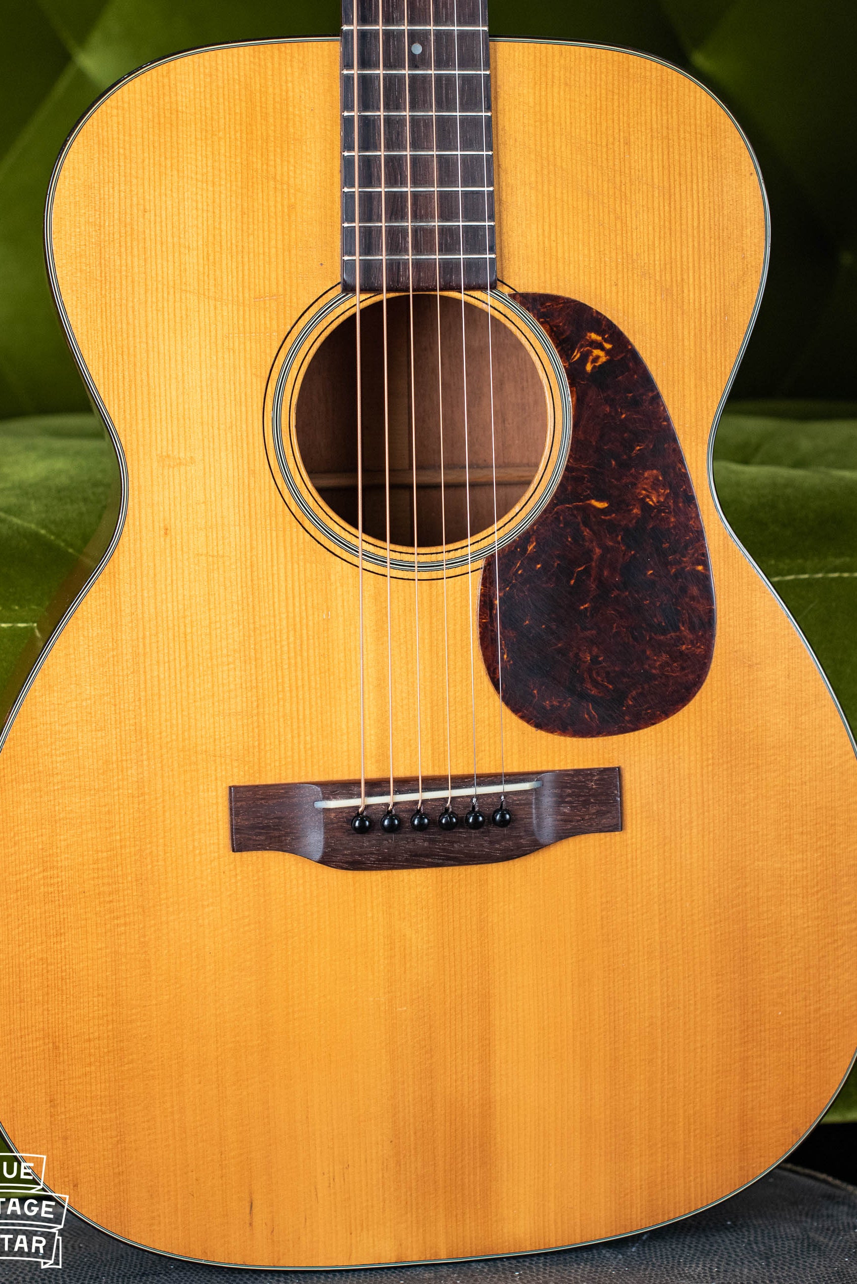 vintage Martin 00-18 1943 guitar