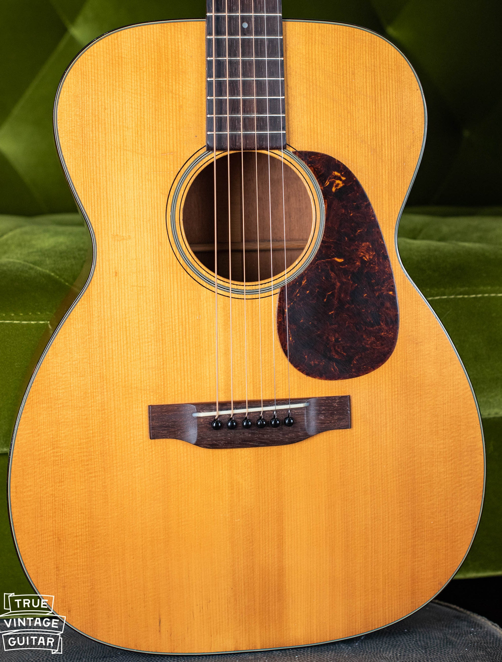 vintage Martin 00-18 1943 guitar