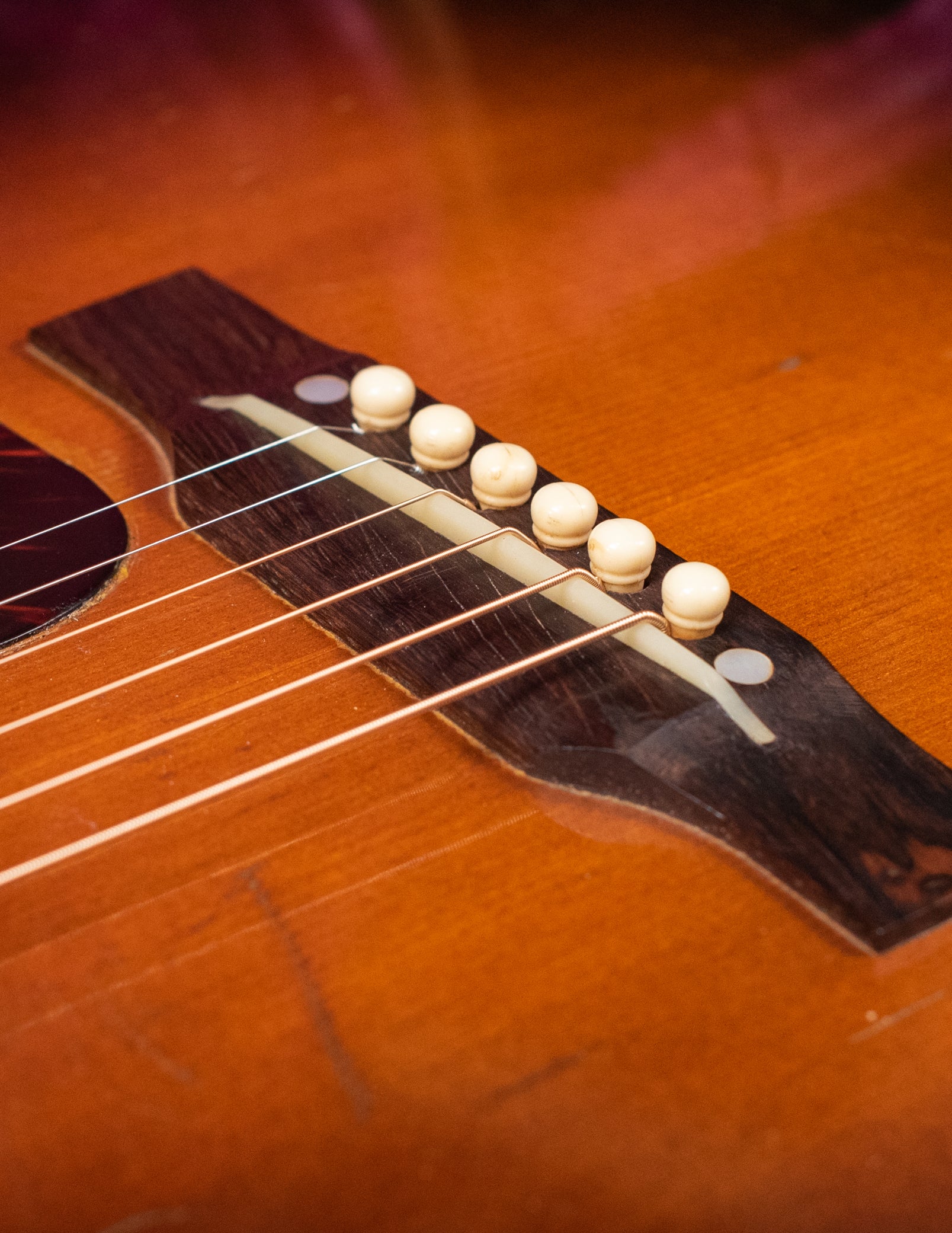 Slot saddle