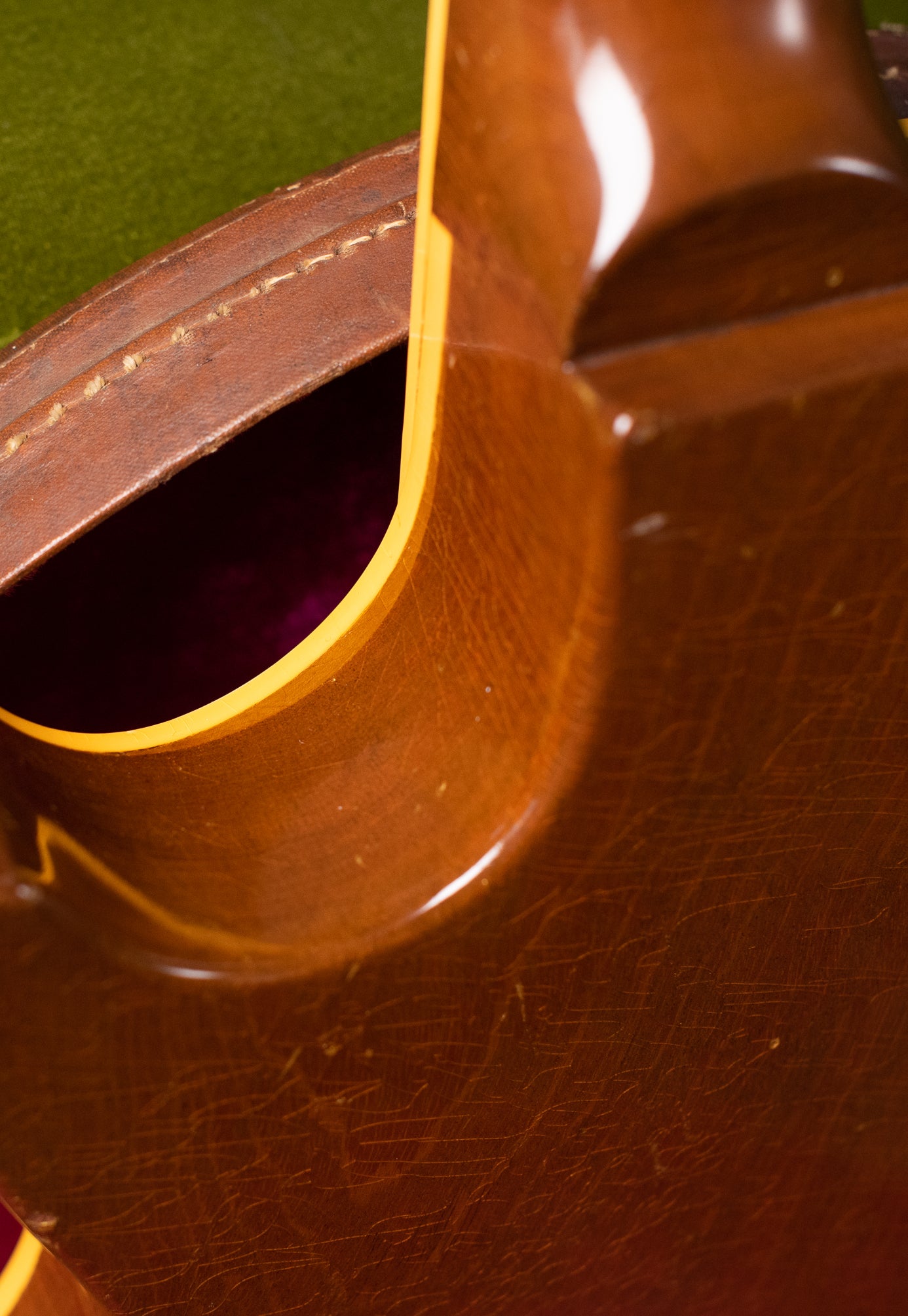 Maple cap in cutaway, short cutaway binding, Vintage 1954 Gibson Les Paul goldtop