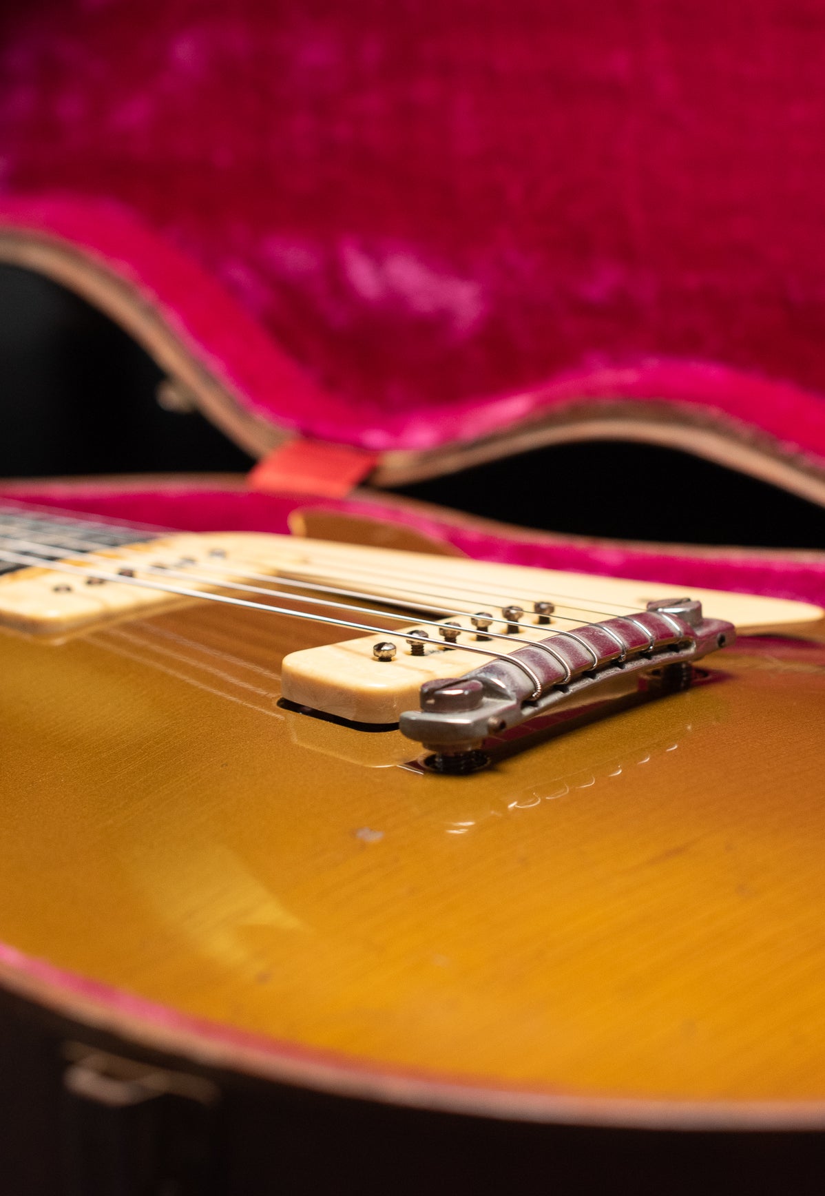 Wrap tail bridge, Vintage 1954 Gibson Les Paul goldtop