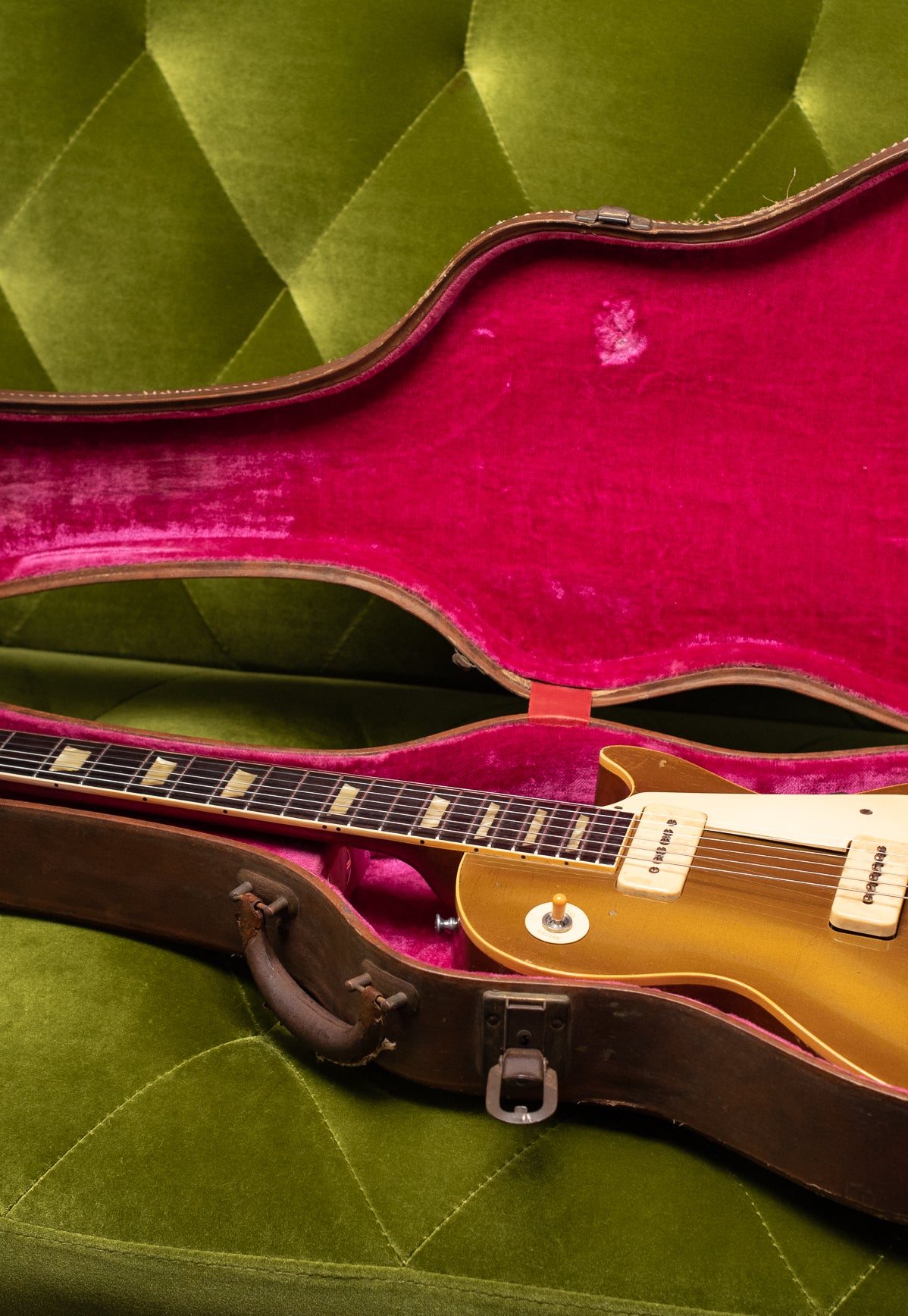 Vintage 1954 Gibson Les Paul goldtop in original Lifton brown and pink case