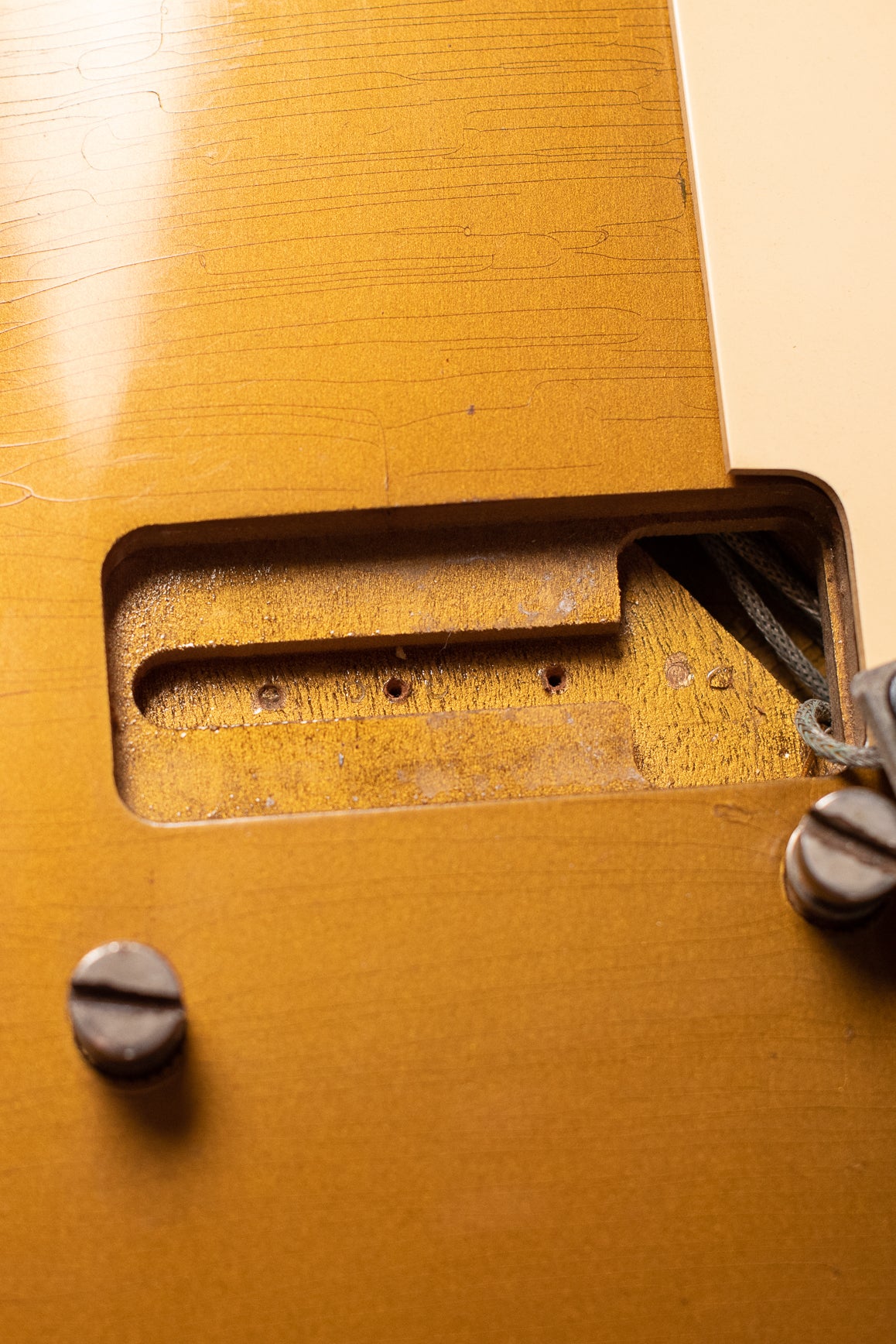 Bridge pickup cavity, Vintage 1954 Gibson Les Paul goldtop