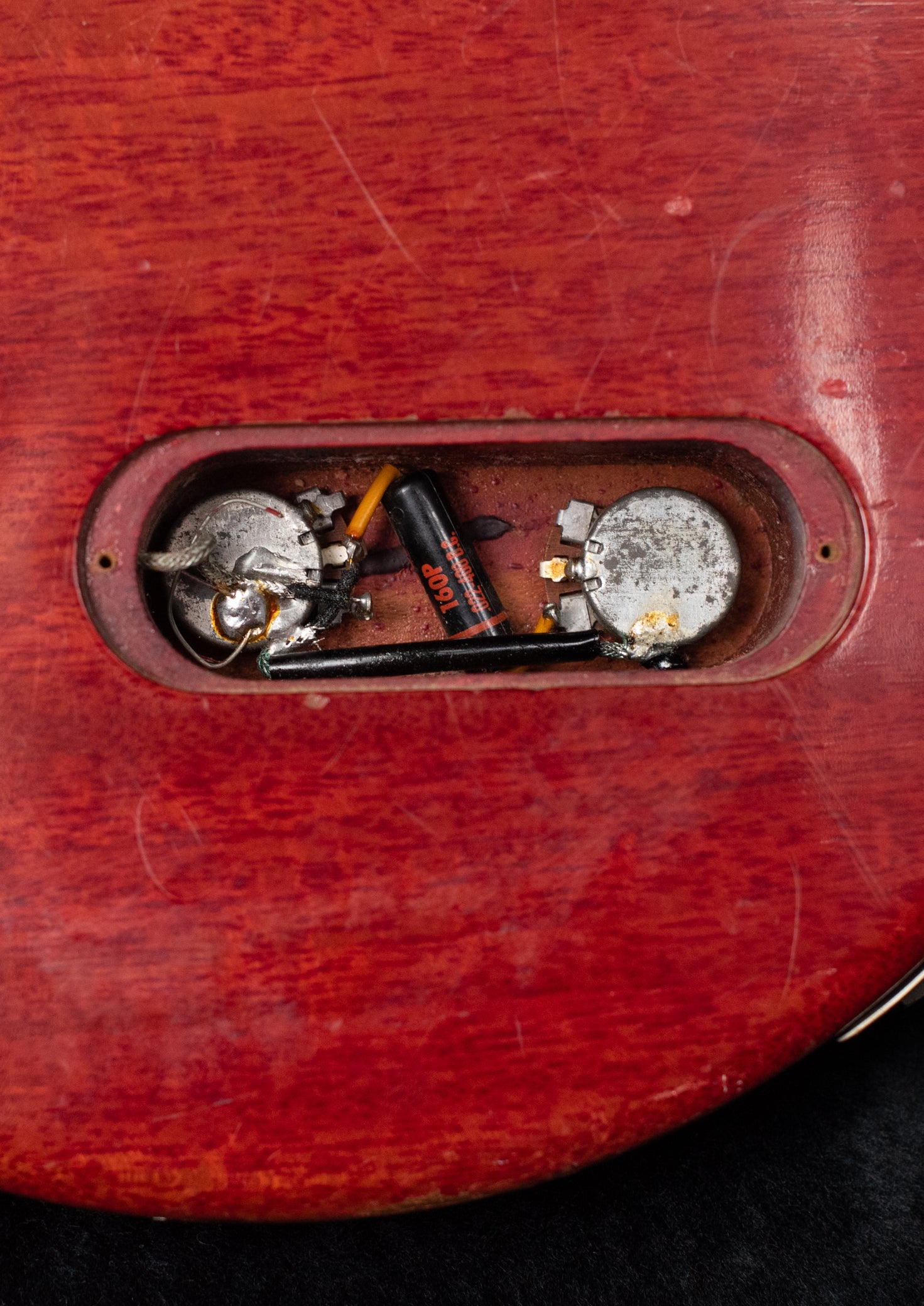 Control cavity, potentiometers